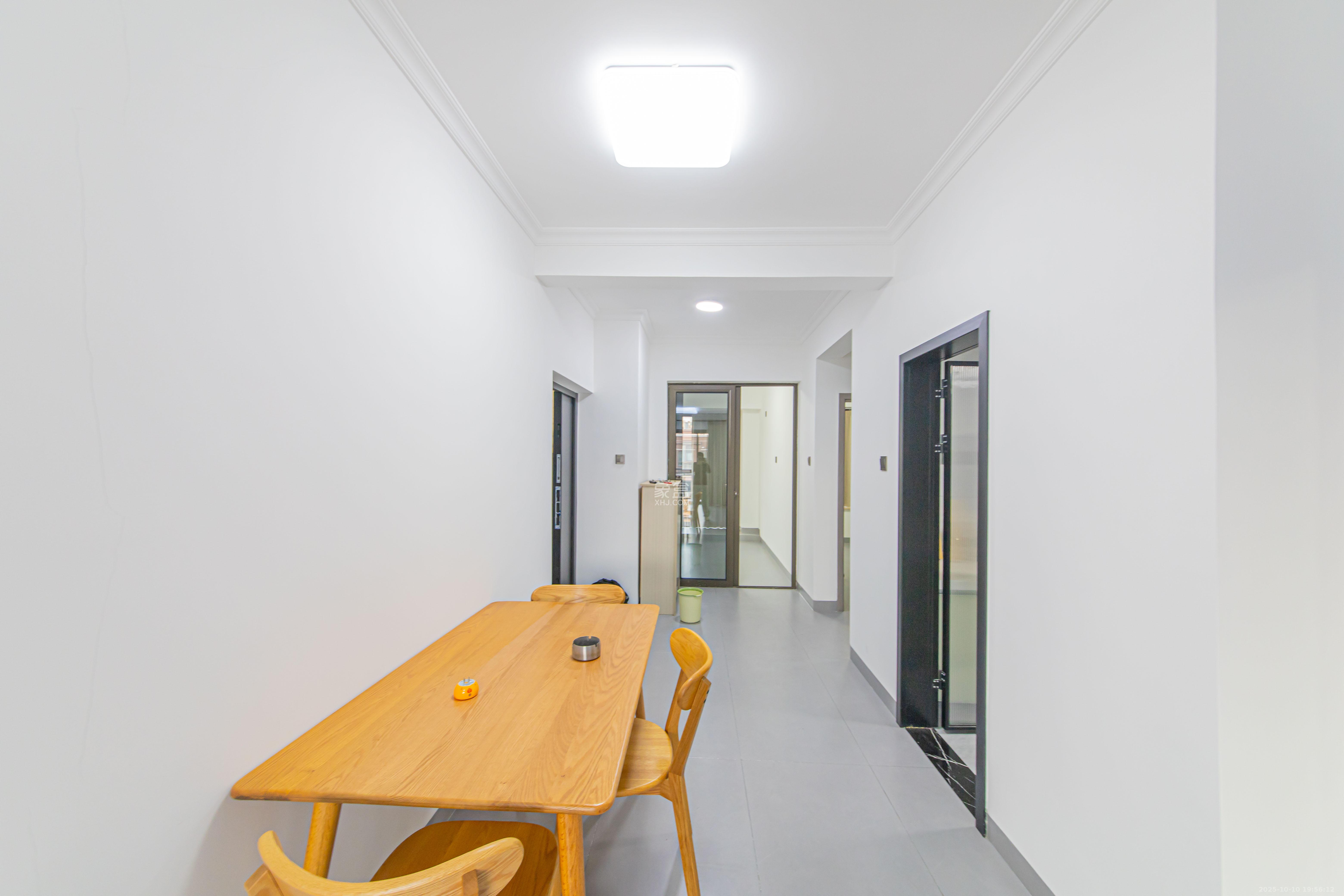 绿地公馆（绿地名邸）  3室2厅2卫    118.0万客厅