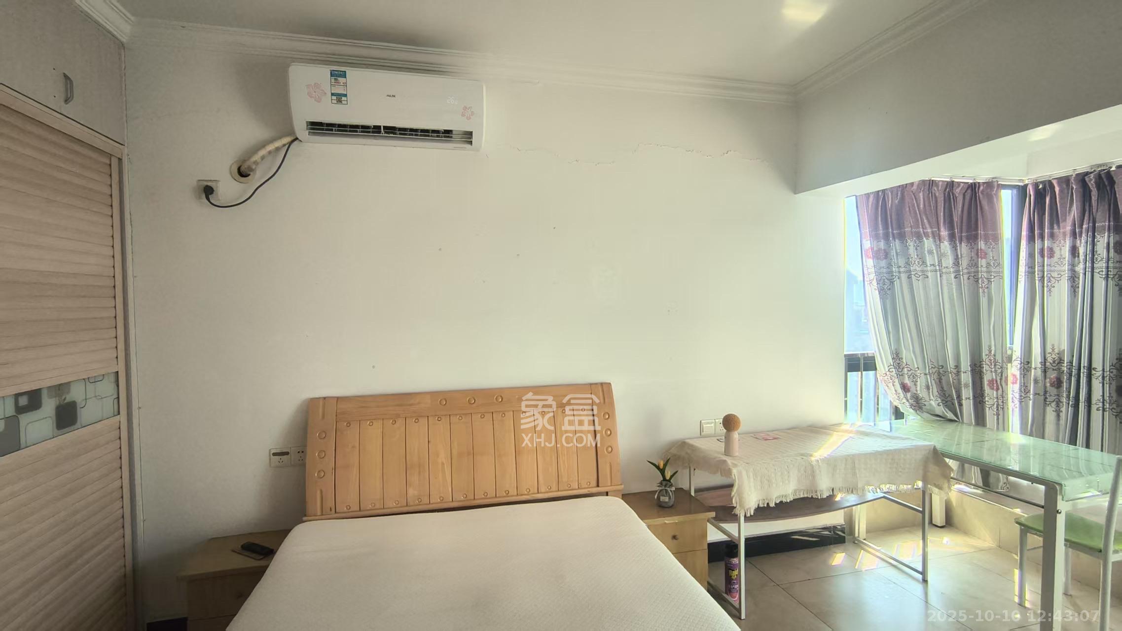 锦泰东环国际  1室1厅1卫    1600.0元/月 锦泰东环国际  1室1厅1卫    1600.0元/月室内图1