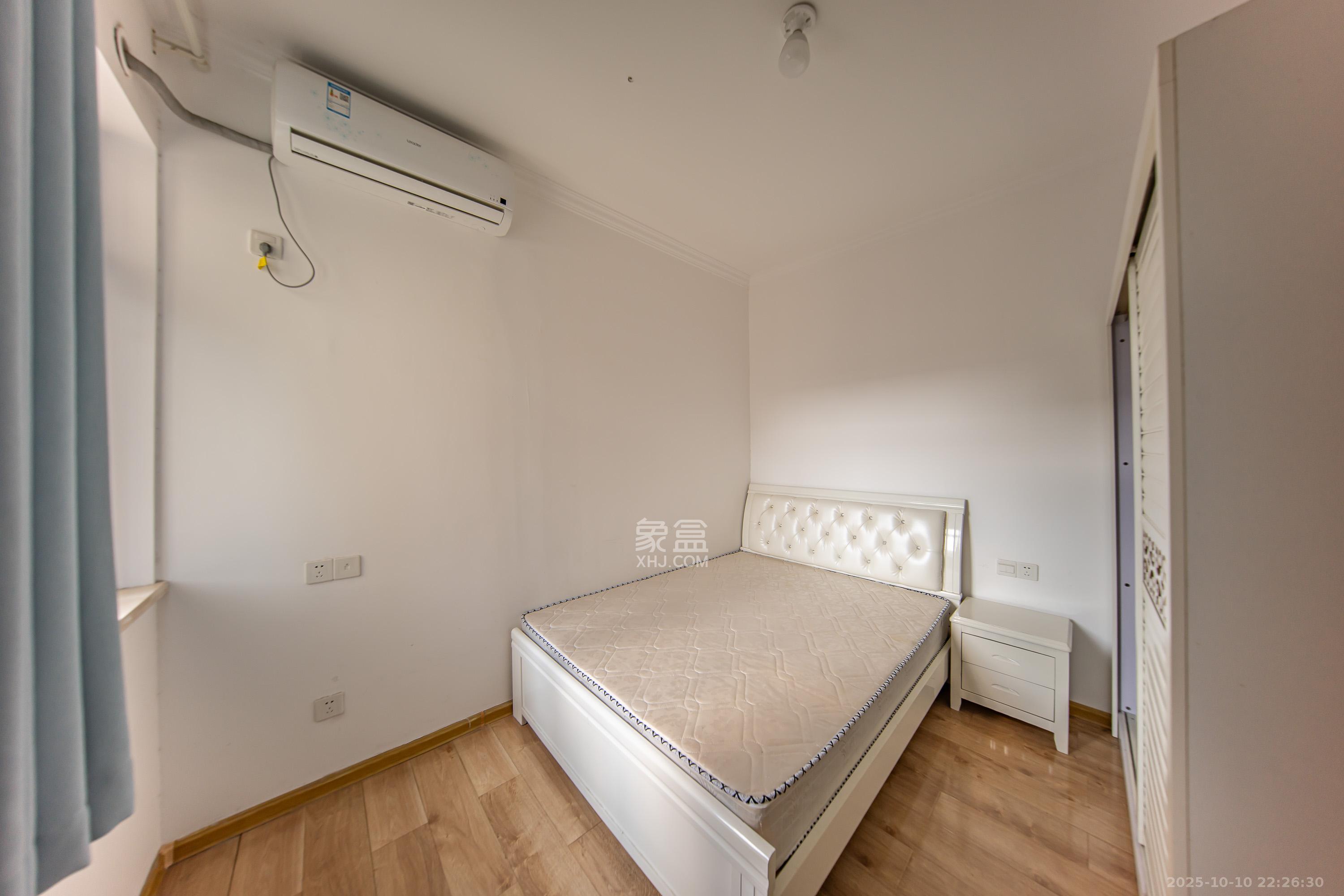 江山帝景哈佛  2室2厅1卫    72.0万卧室