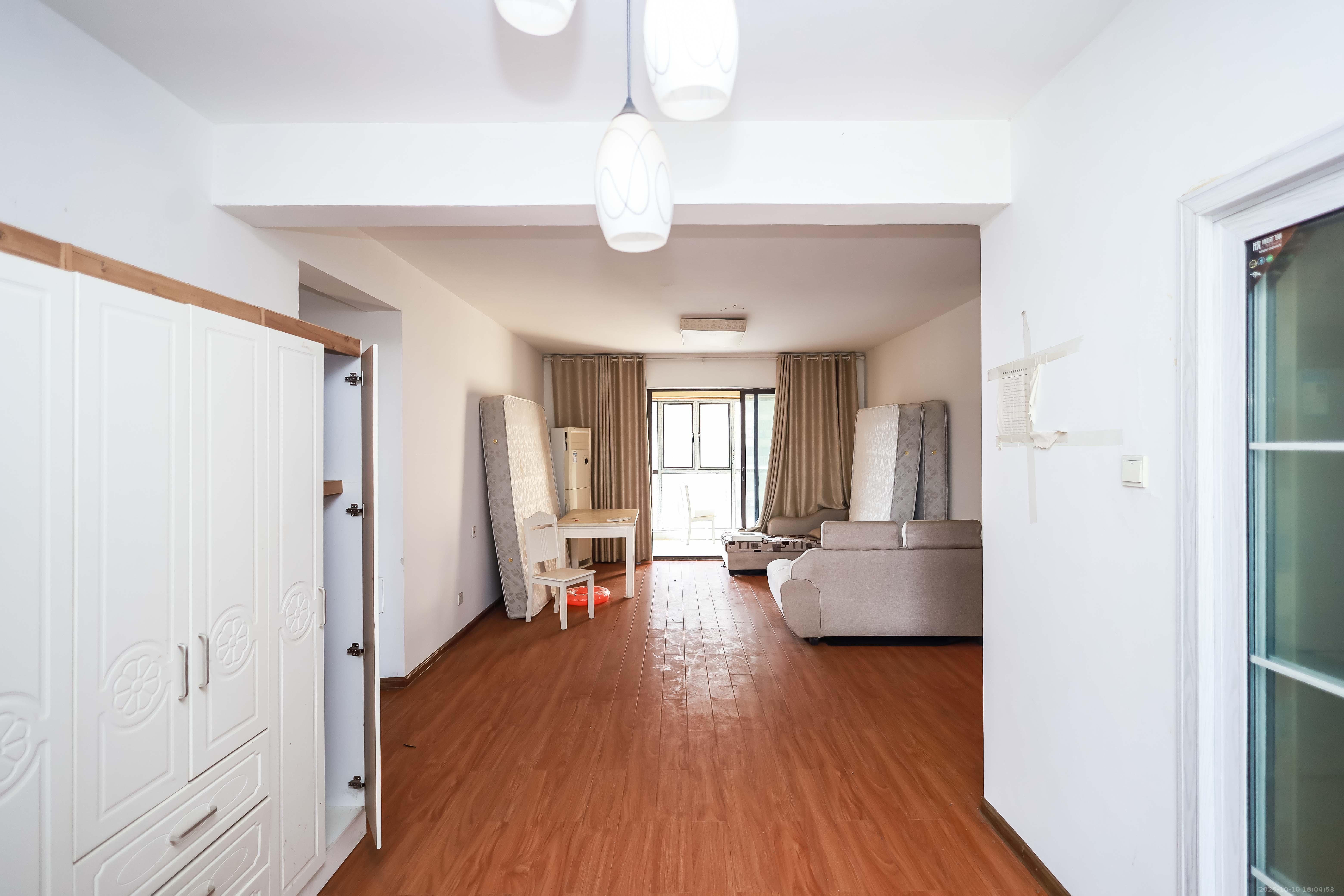 奥克斯缔壹城  4室2厅2卫    128.0万 奥克斯缔壹城  4室2厅2卫    128.0万客厅