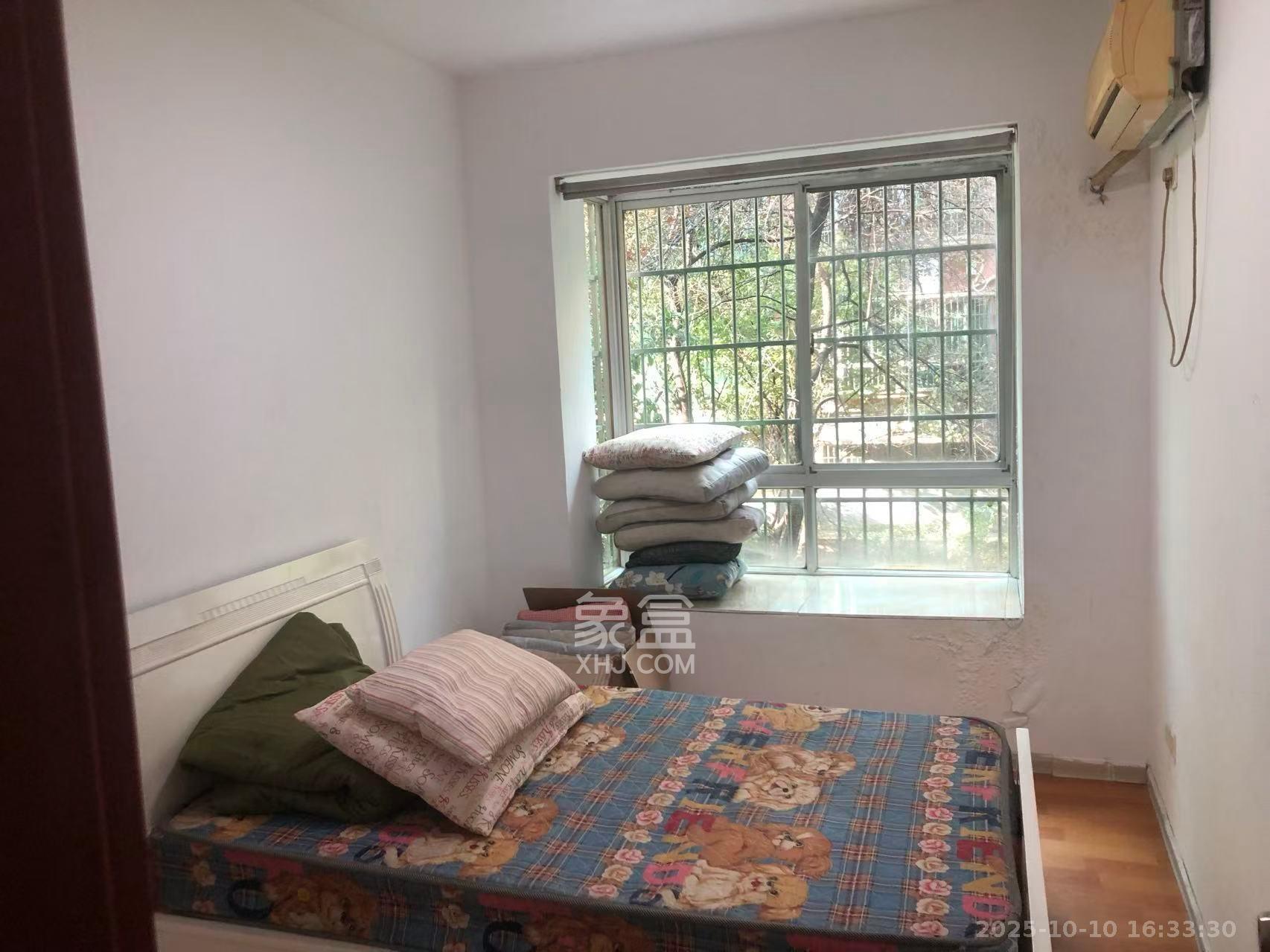 金秋小区  3室2厅2卫    2400.0元/月 金秋小区  3室2厅2卫    2400.0元/月室内图