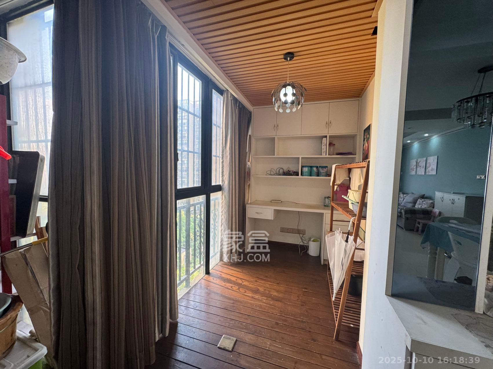 金鼎公园尚  3室2厅2卫    2200.0元/月室内图