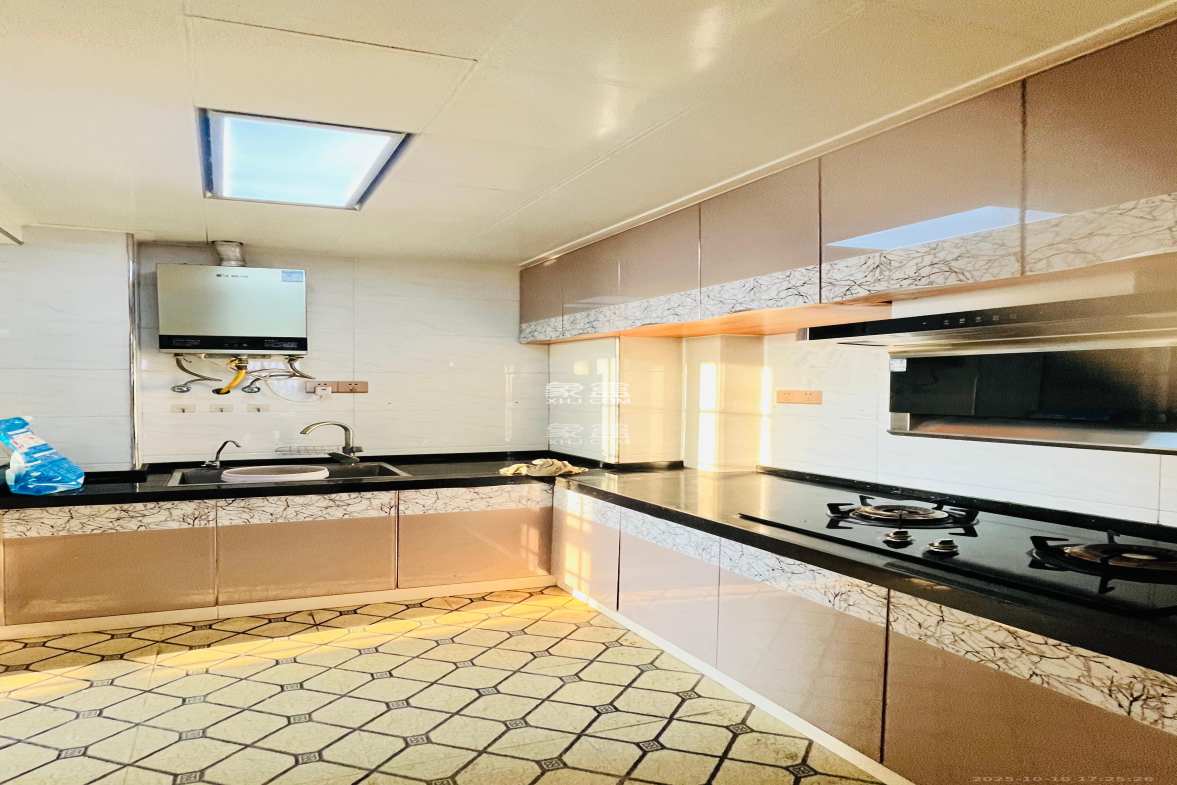 德惠雅苑(众星湘港公馆) 3室2厅1卫 2100.0元/月 德惠雅苑(众星湘港公馆) 3室2厅1卫 2100.0元/月室内图