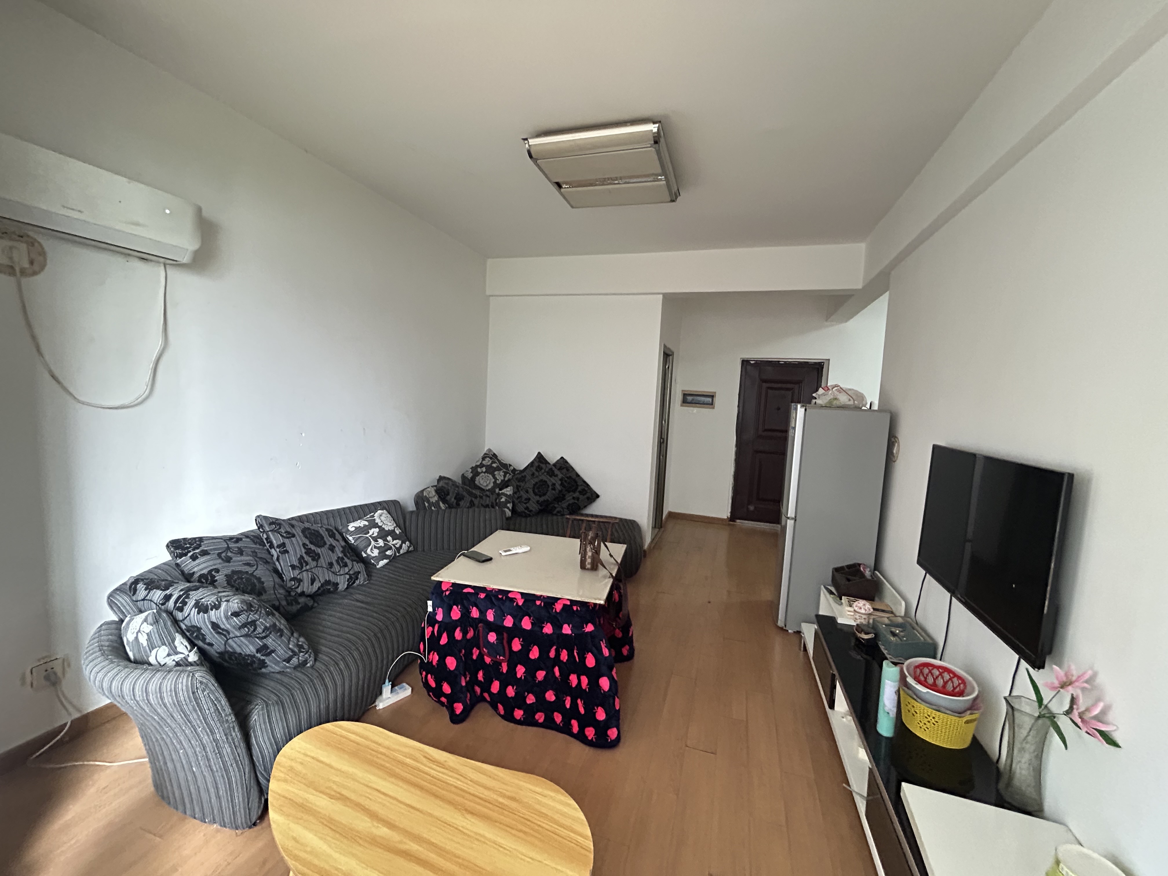 鸿泰冶金雅苑 1室1厅1卫 1300.0元/月 鸿泰冶金雅苑 1室1厅1卫 1300.0元/月室内图