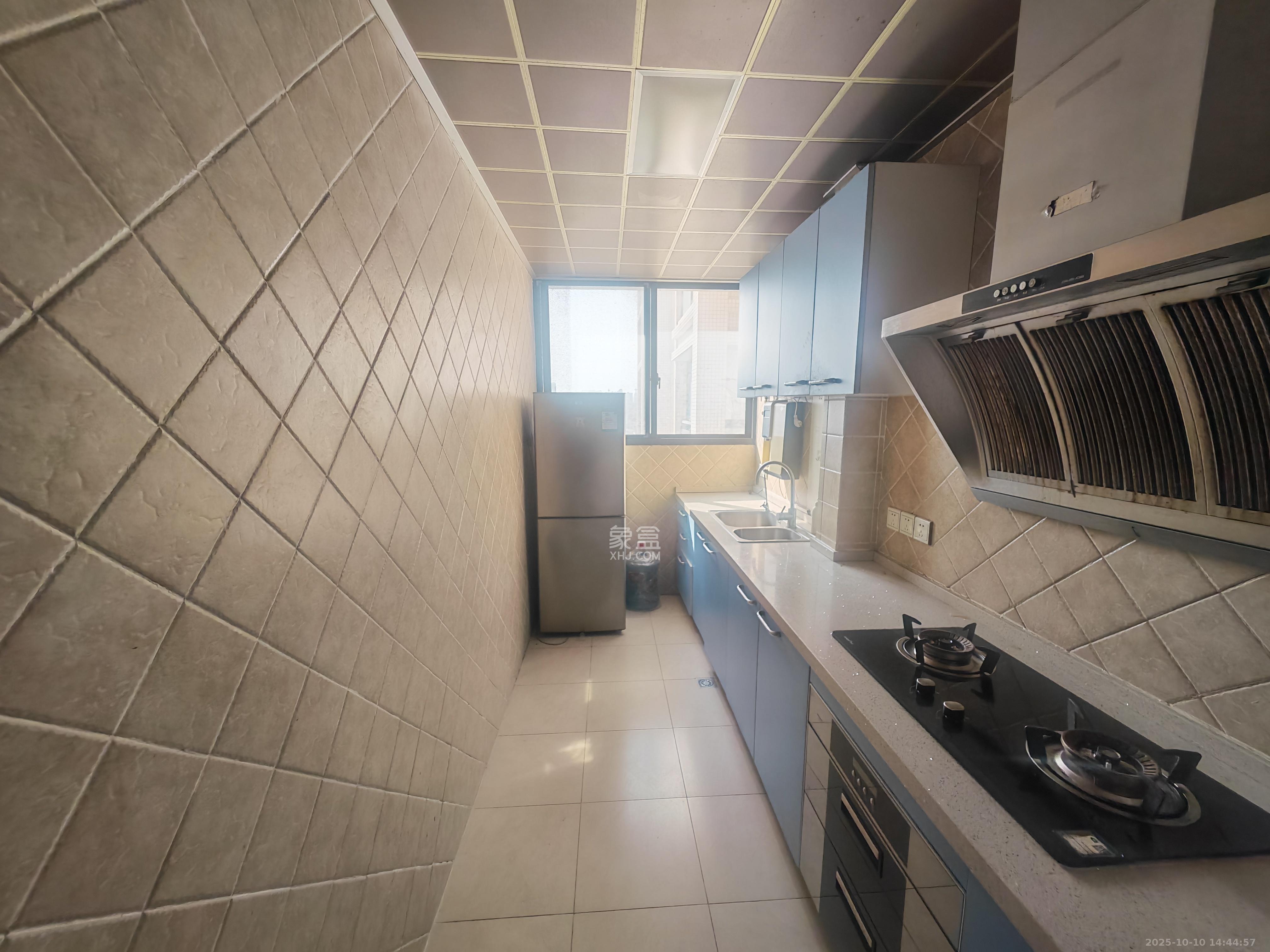 锦湘国际星城三期（锦绣苑）  2室2厅1卫    2300.0元/月室内图