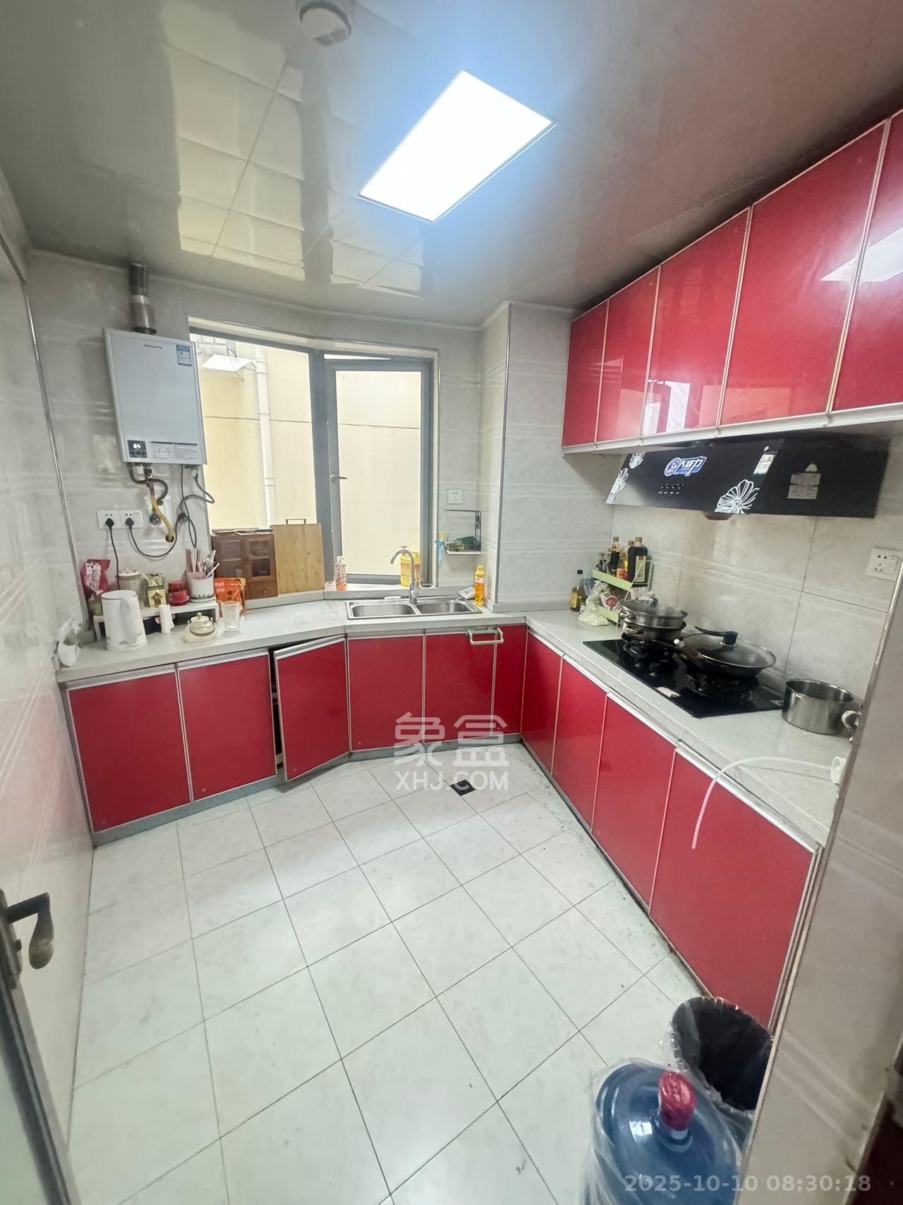 卓越蔚蓝海岸二期  3室2厅2卫    2000.0元/月室内图