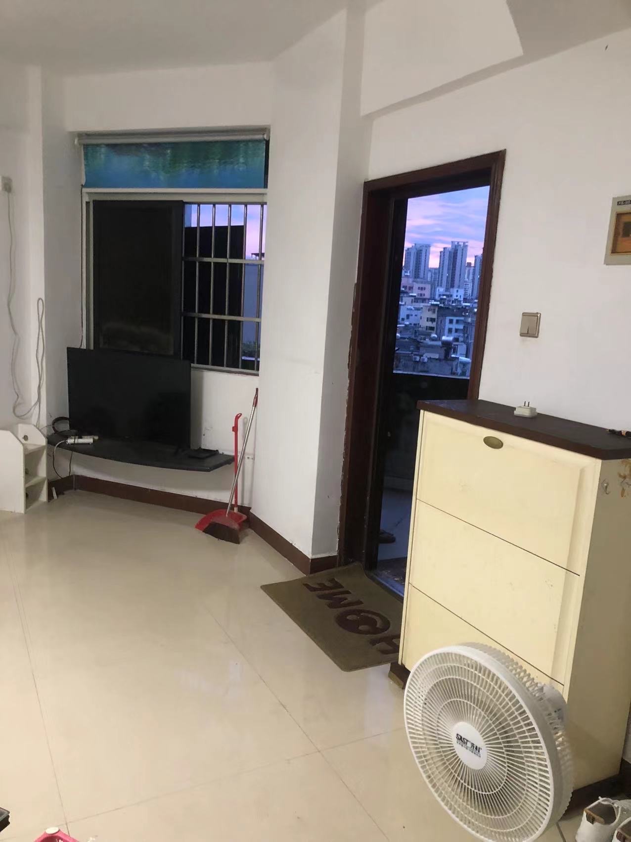 华秀小区  2室1厅1卫    1600.0元/月 华秀小区  2室1厅1卫    1600.0元/月室内图