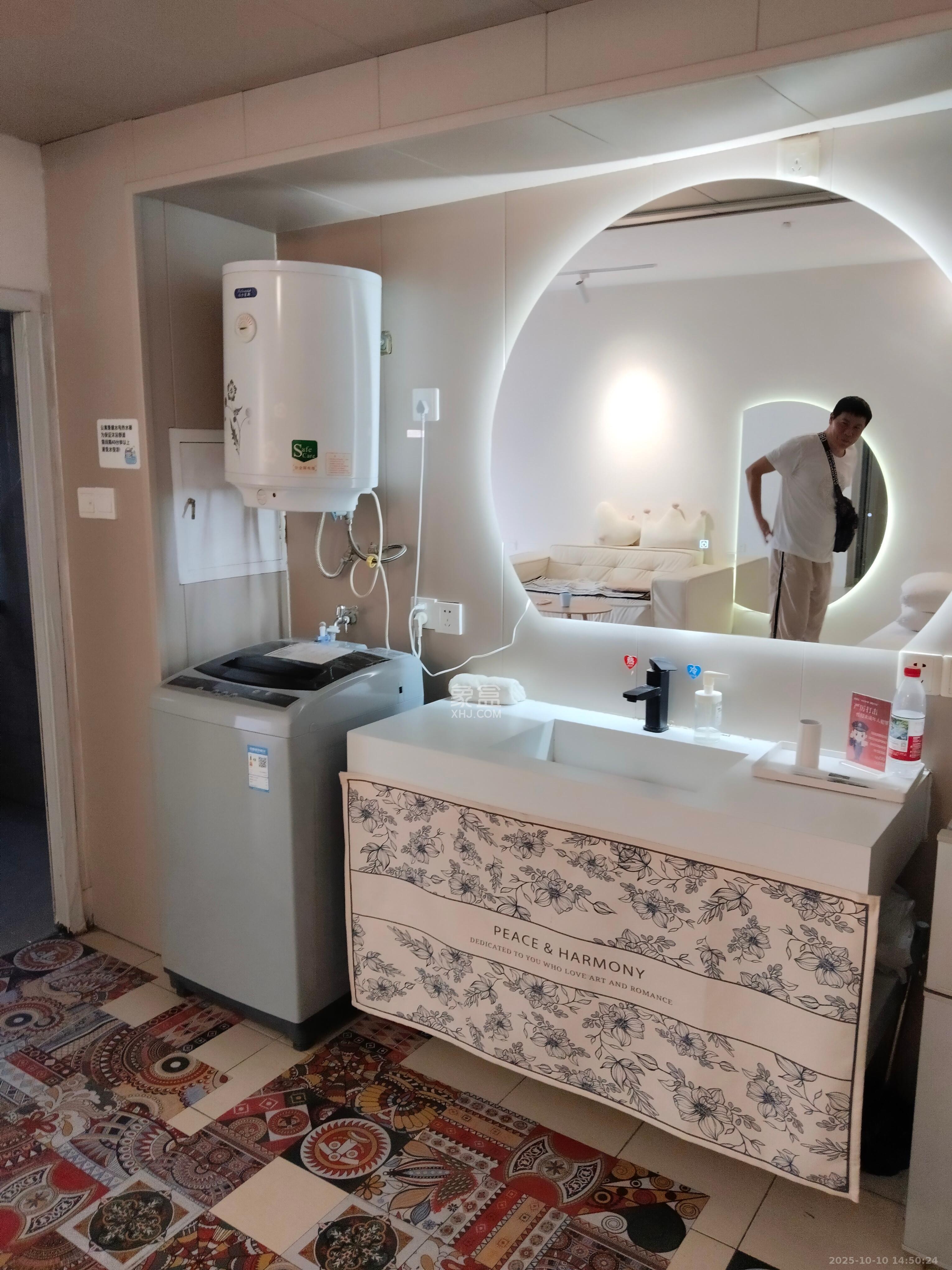 青年公寓  1室1厅1卫    2000.0元/月室内图