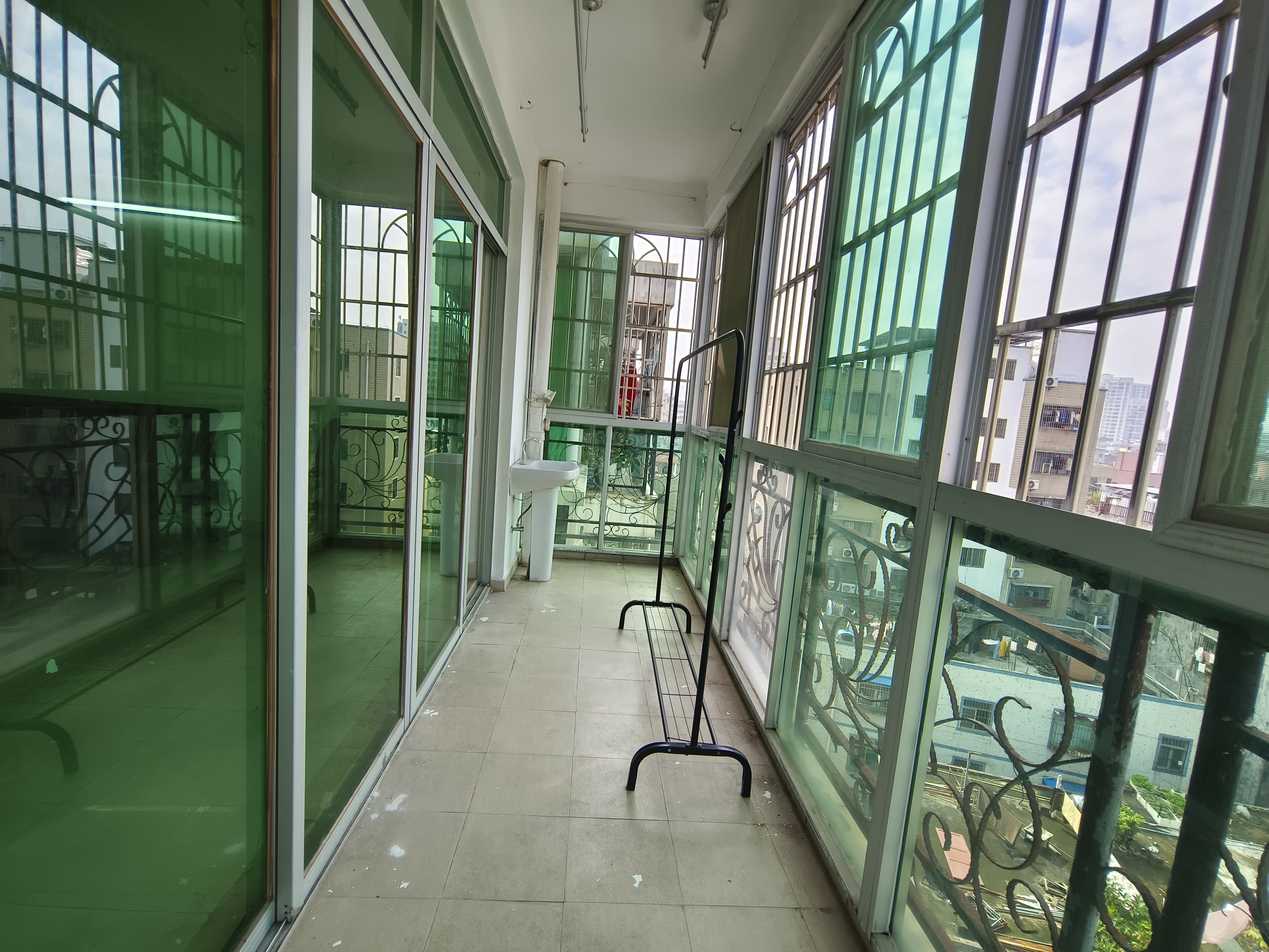 华秀小区 3室2厅1卫 120.0万 华秀小区 3室2厅1卫 120.0万客厅