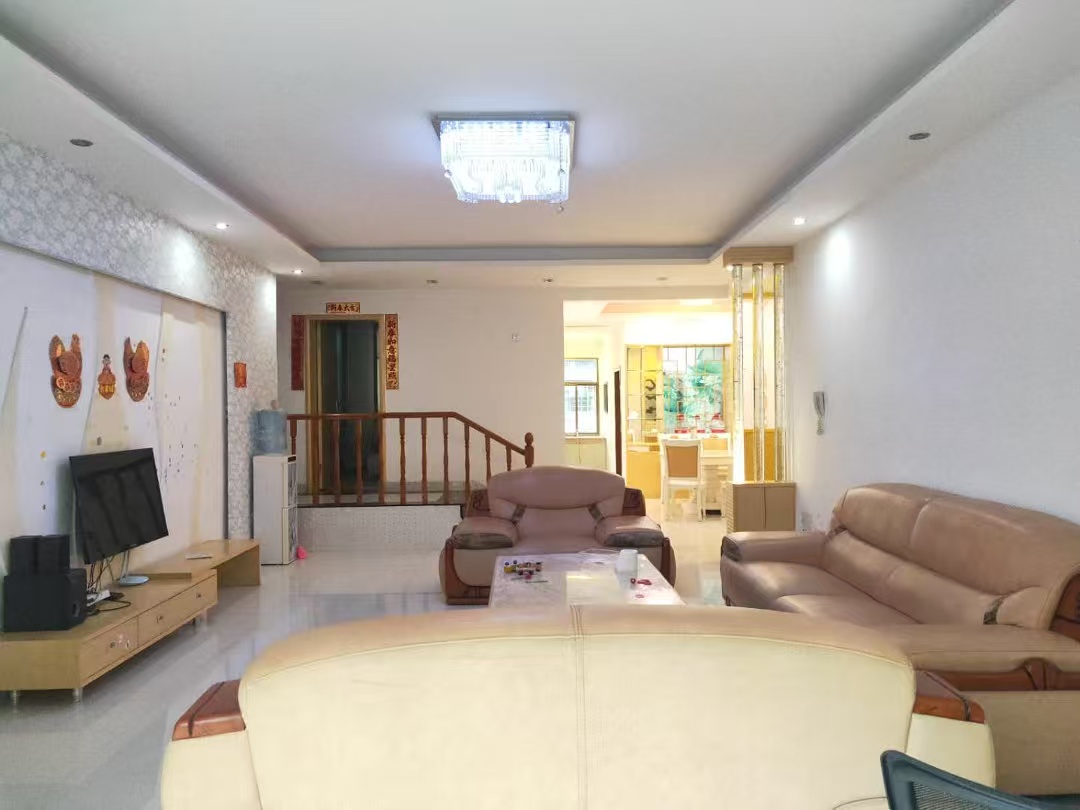 立新路散盘  3室2厅1卫    1500.0元/月 立新路散盘  3室2厅1卫    1500.0元/月户型图