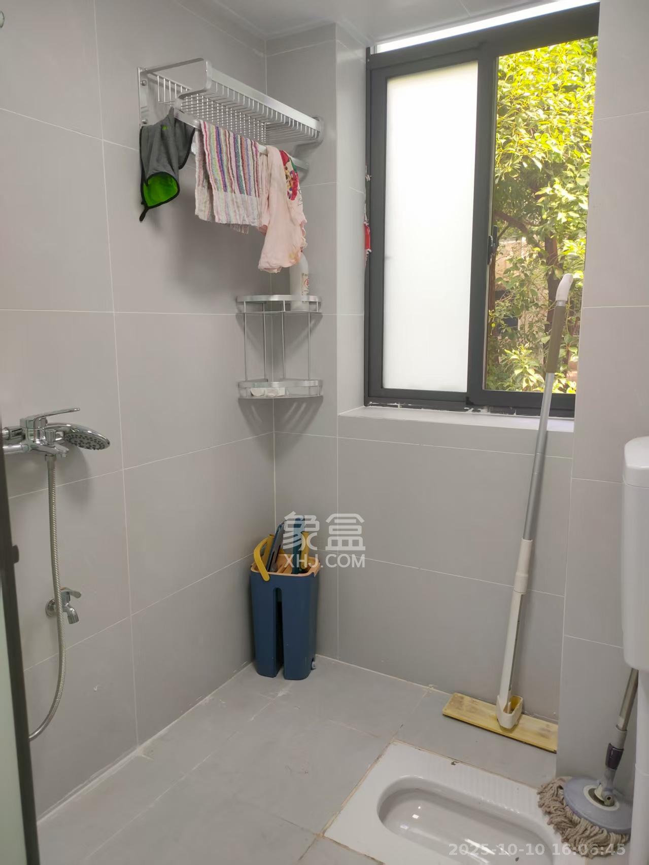 四方坪教师村  3室1厅1卫    900.0元/月室内图