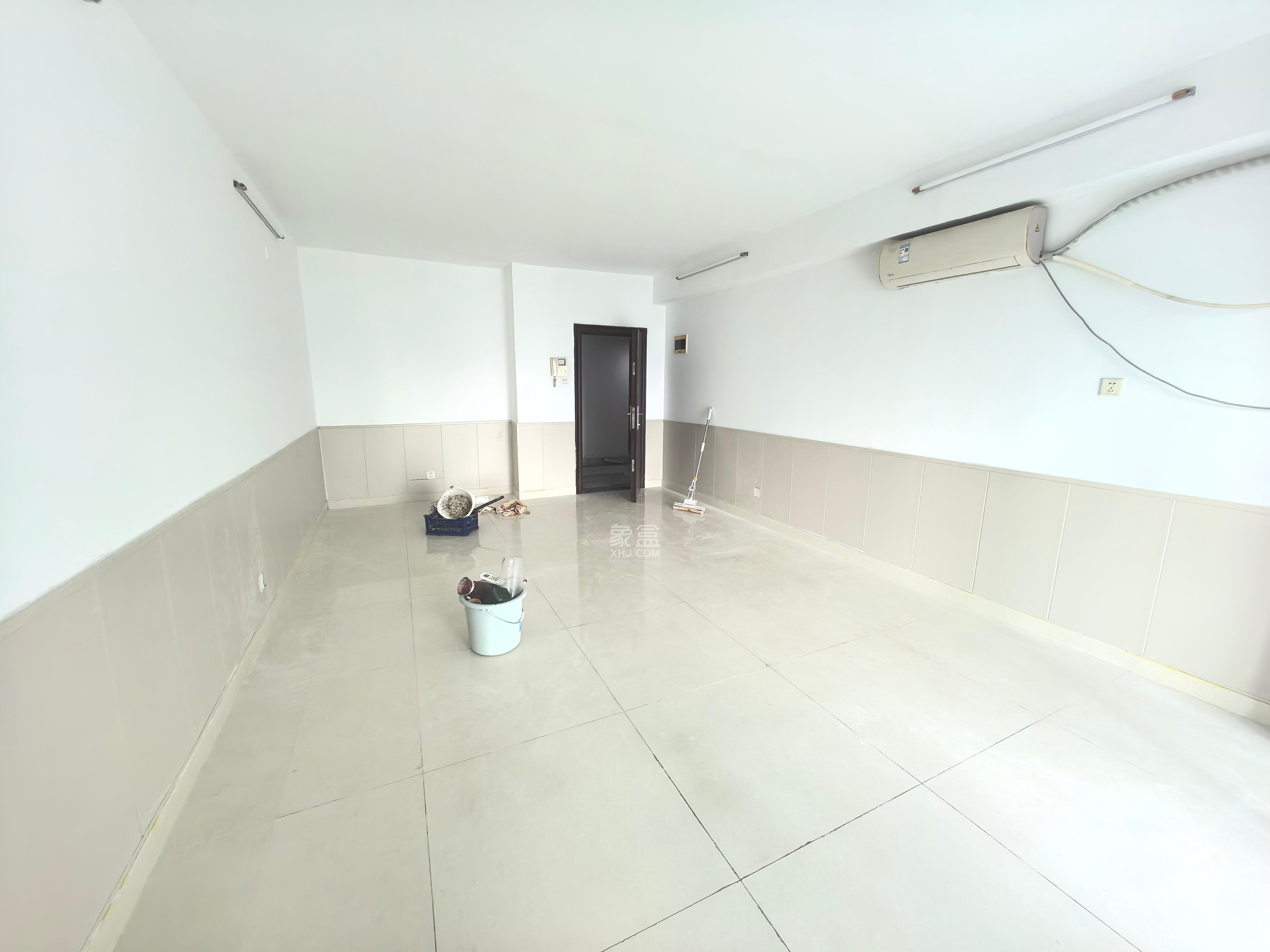 东一国际  1室1厅1卫    1400.0元/月室内图