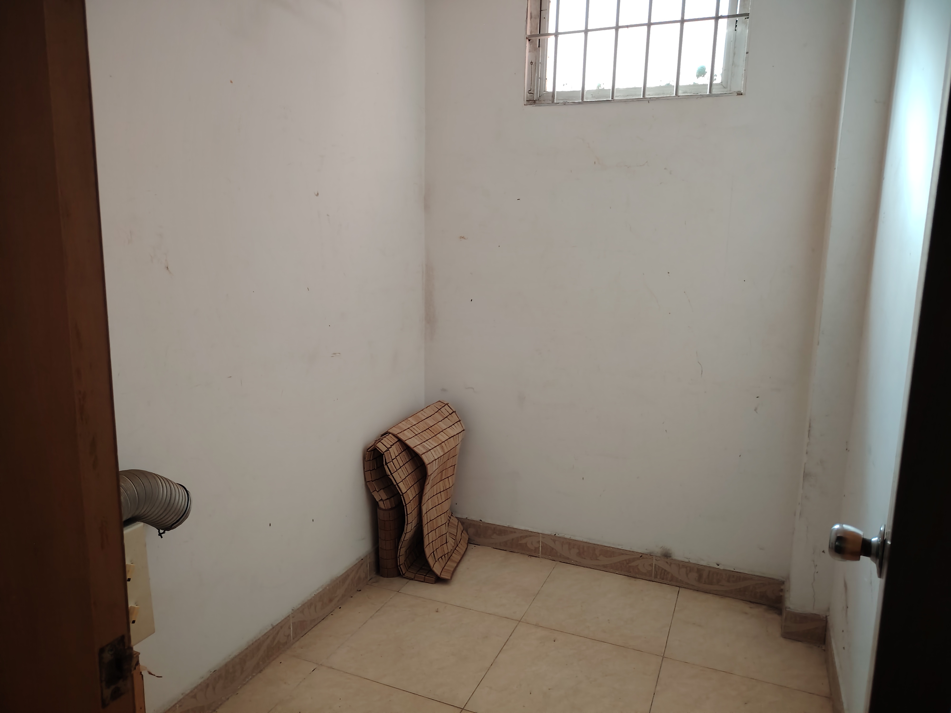 顺发新村 4室2厅1卫 2000.0元/月 顺发新村 4室2厅1卫 2000.0元/月室内图