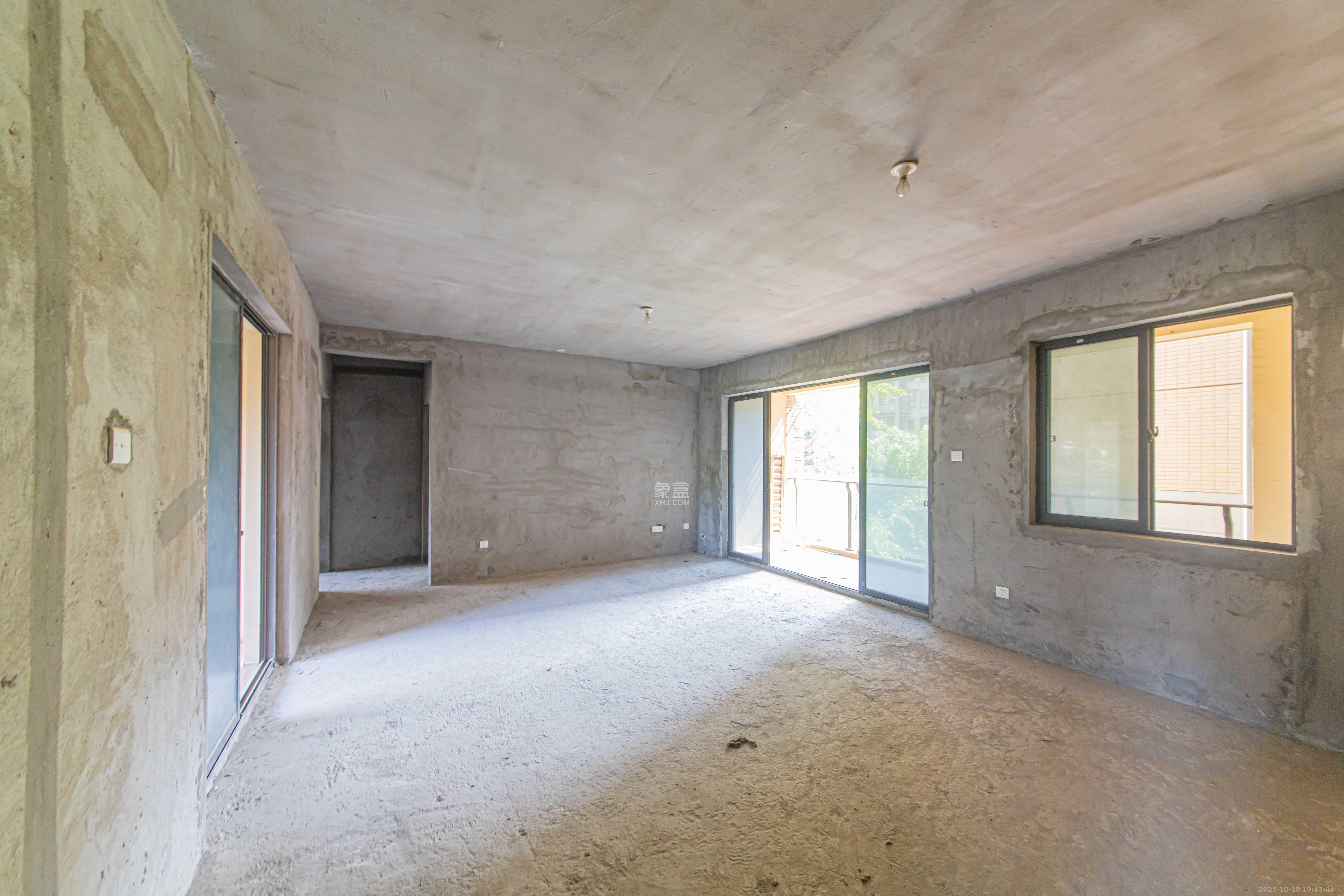 保利花园  3室2厅2卫    95.0万客厅