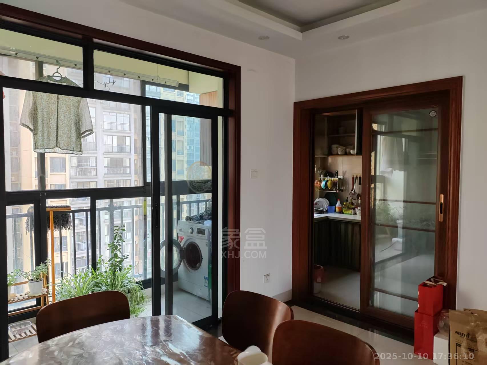 新桂广场  3室2厅2卫    1700.0元/月室内图