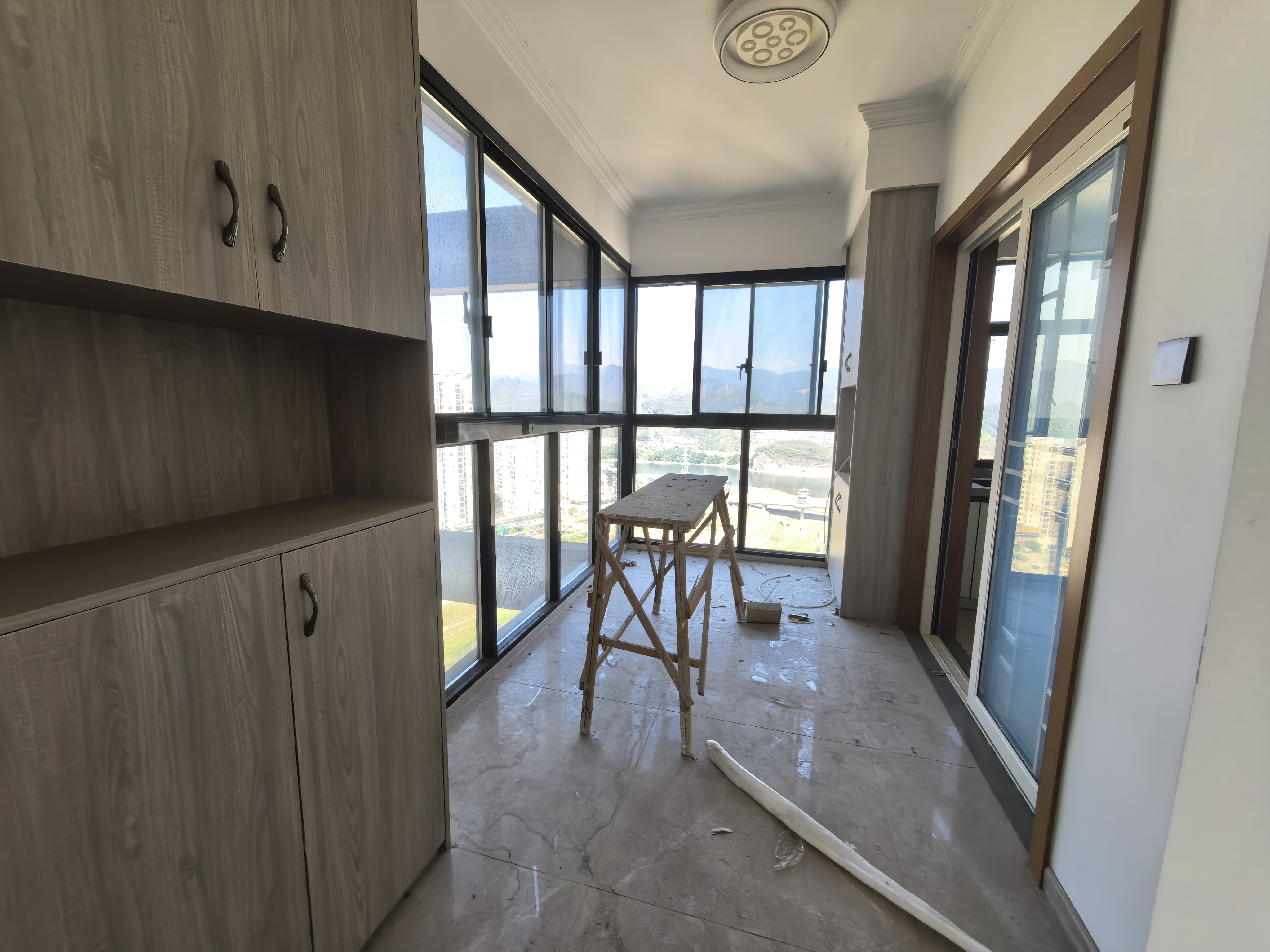 锦绣边城  3室2厅2卫    65.0万客厅