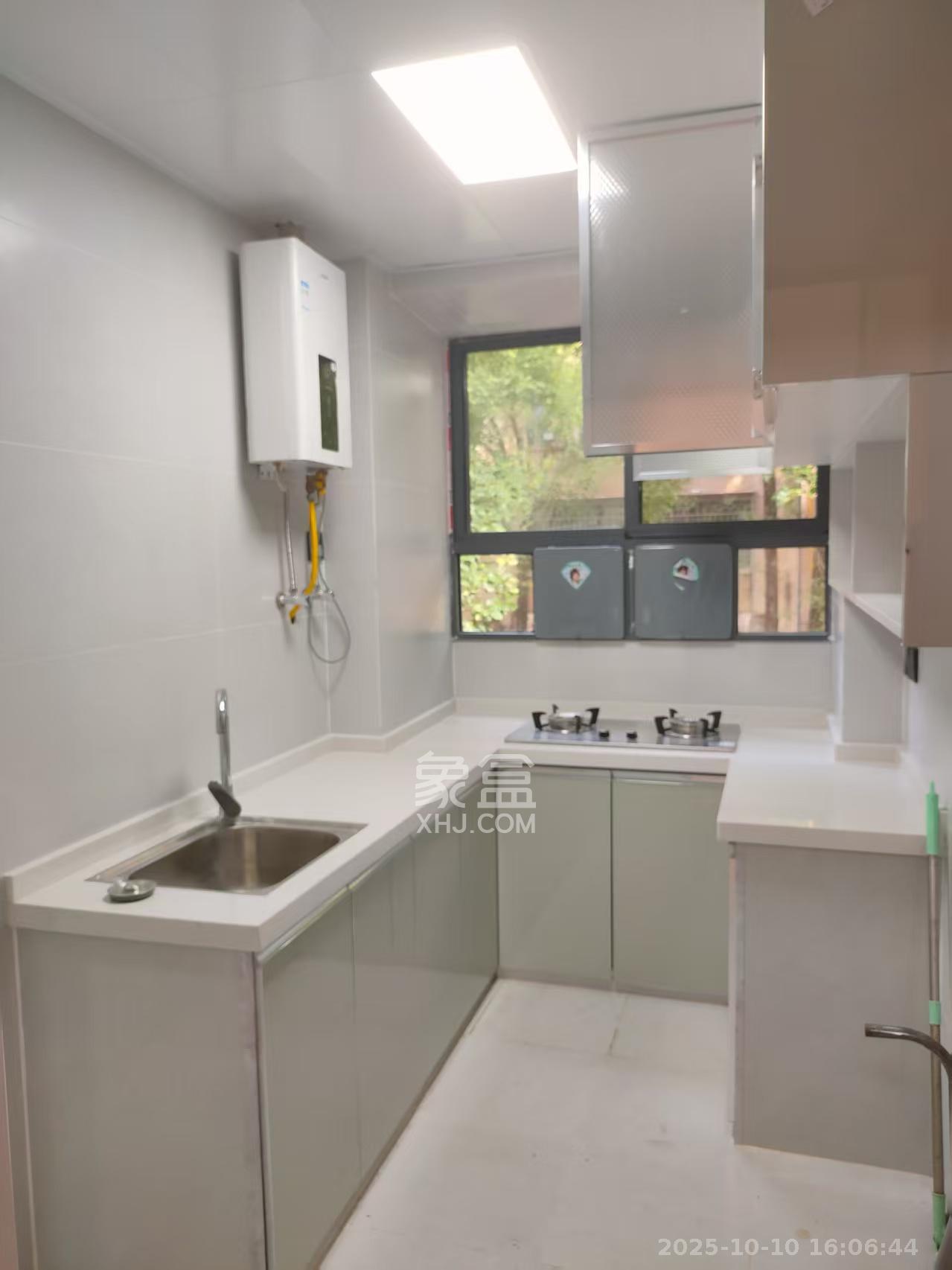 四方坪教师村  3室1厅1卫    900.0元/月室内图