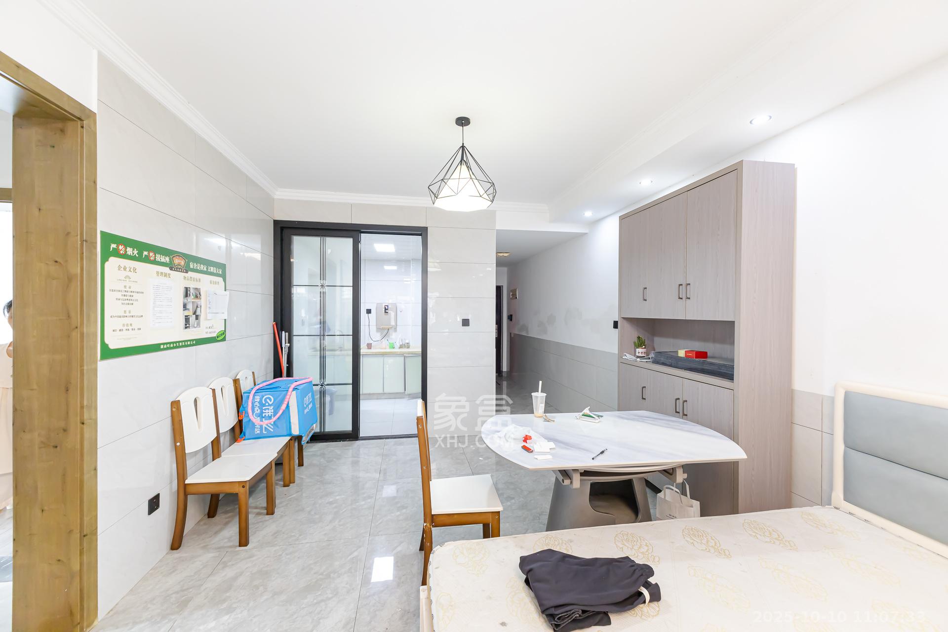 润和滨江府  1室0厅0卫    95.0万客厅