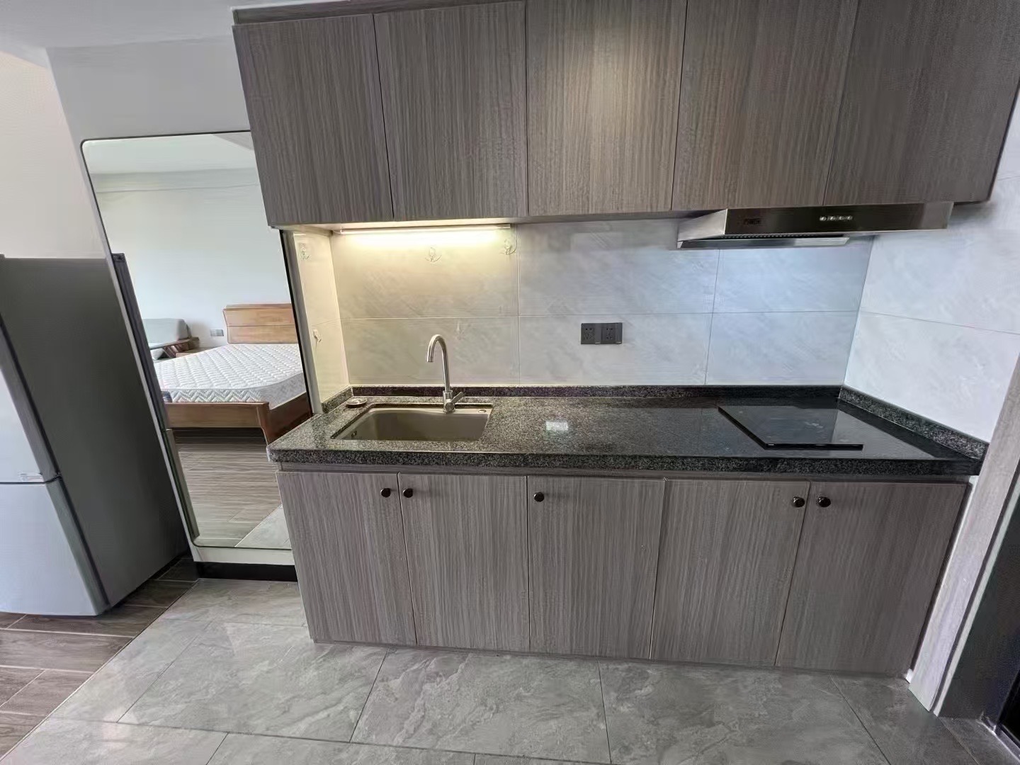 中国城星悦居  1室1厅1卫    2000.0元/月 中国城星悦居  1室1厅1卫    2000.0元/月室内图