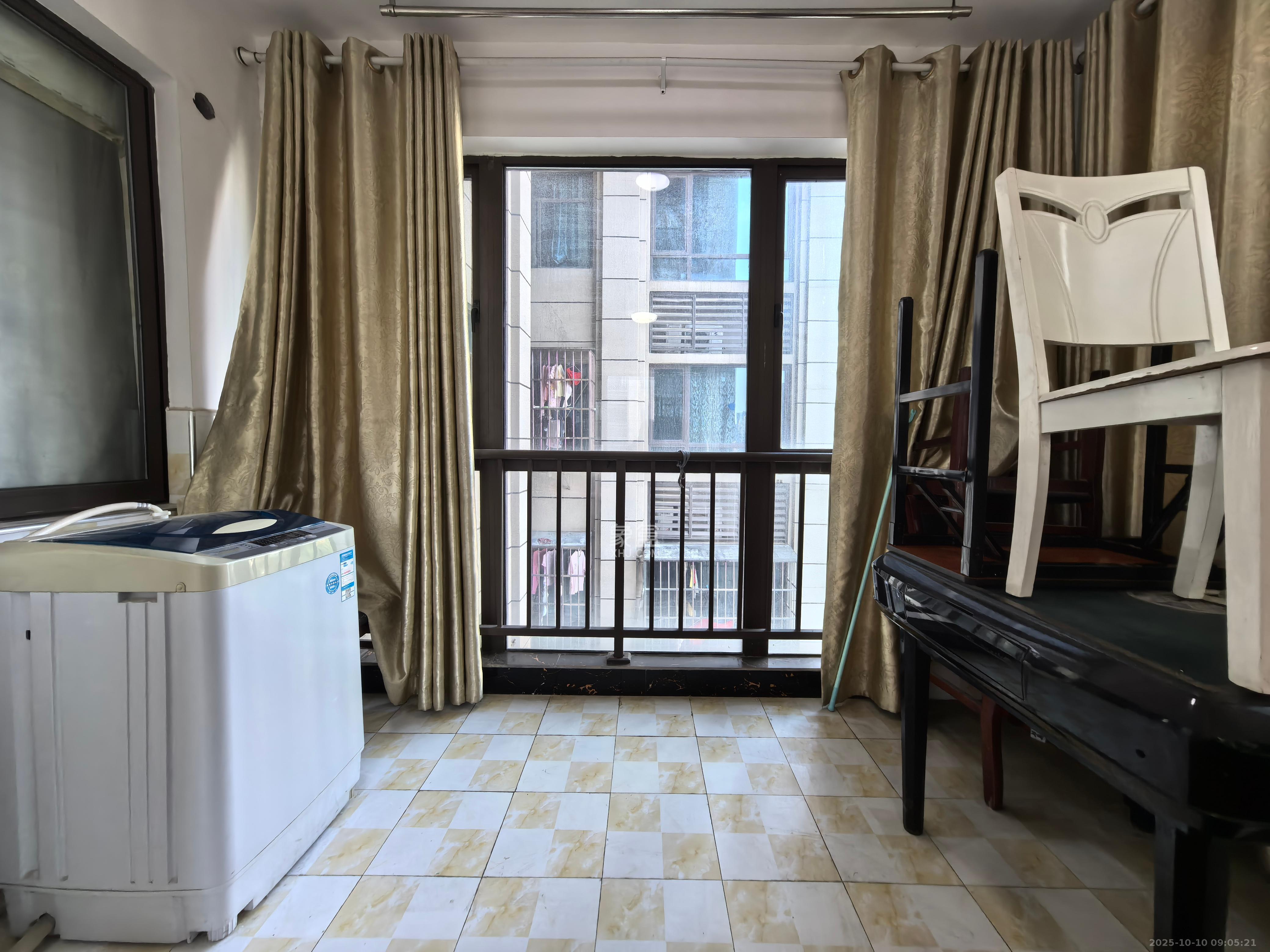 天下一家 2室2厅1卫 2300.0元/月 天下一家 2室2厅1卫 2300.0元/月室内图