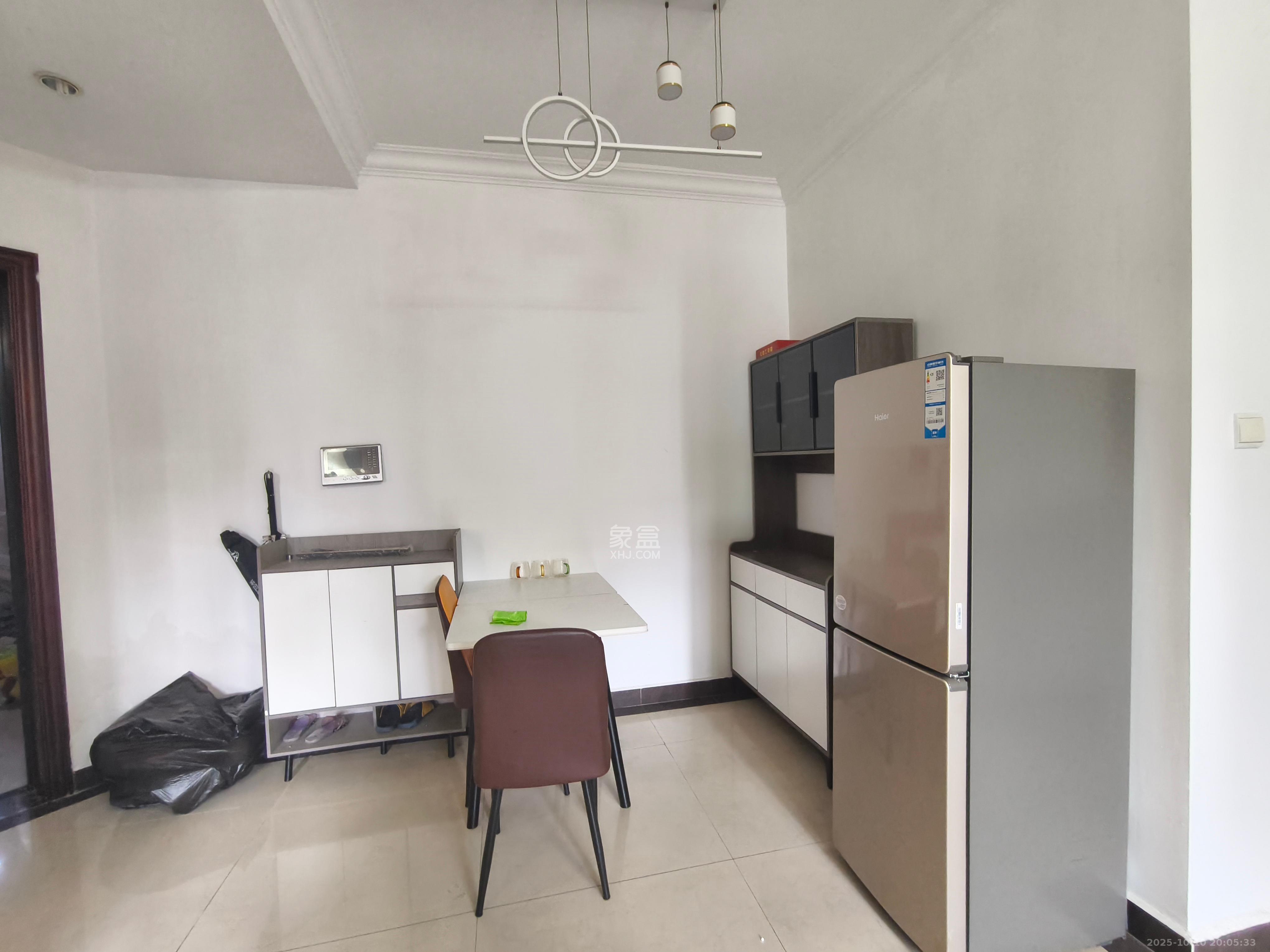 恒大翡翠华庭  2室1厅1卫    2000.0元/月室内图