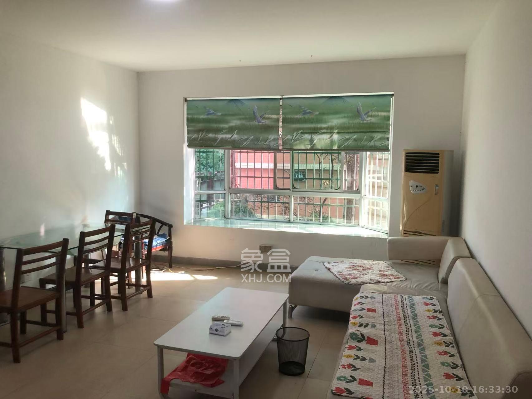 金秋小区  3室2厅2卫    2400.0元/月 金秋小区  3室2厅2卫    2400.0元/月室内图