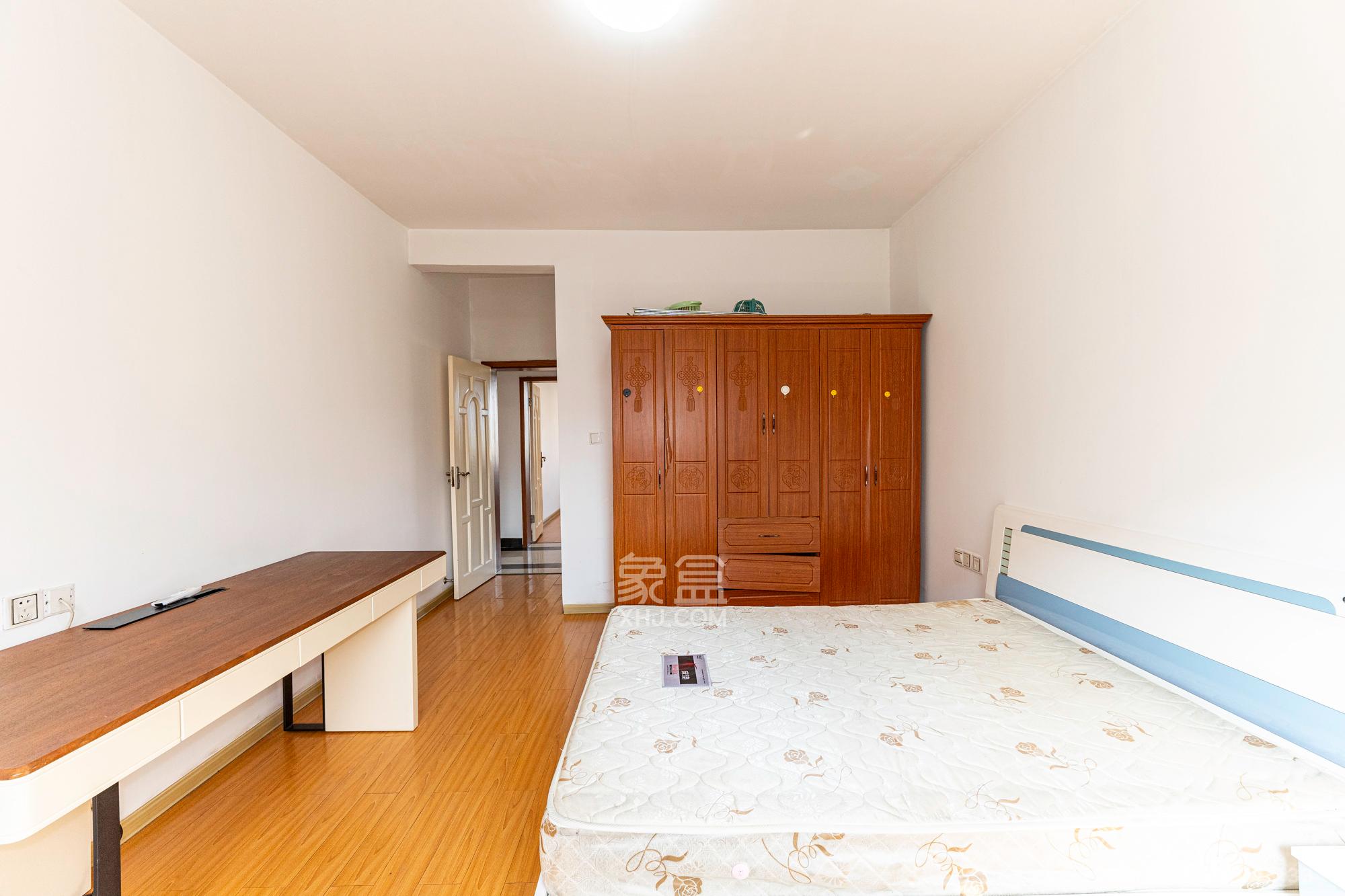 金鹰机电大市场 5室2厅2卫 106.8万 金鹰机电大市场 5室2厅2卫 106.8万卧室