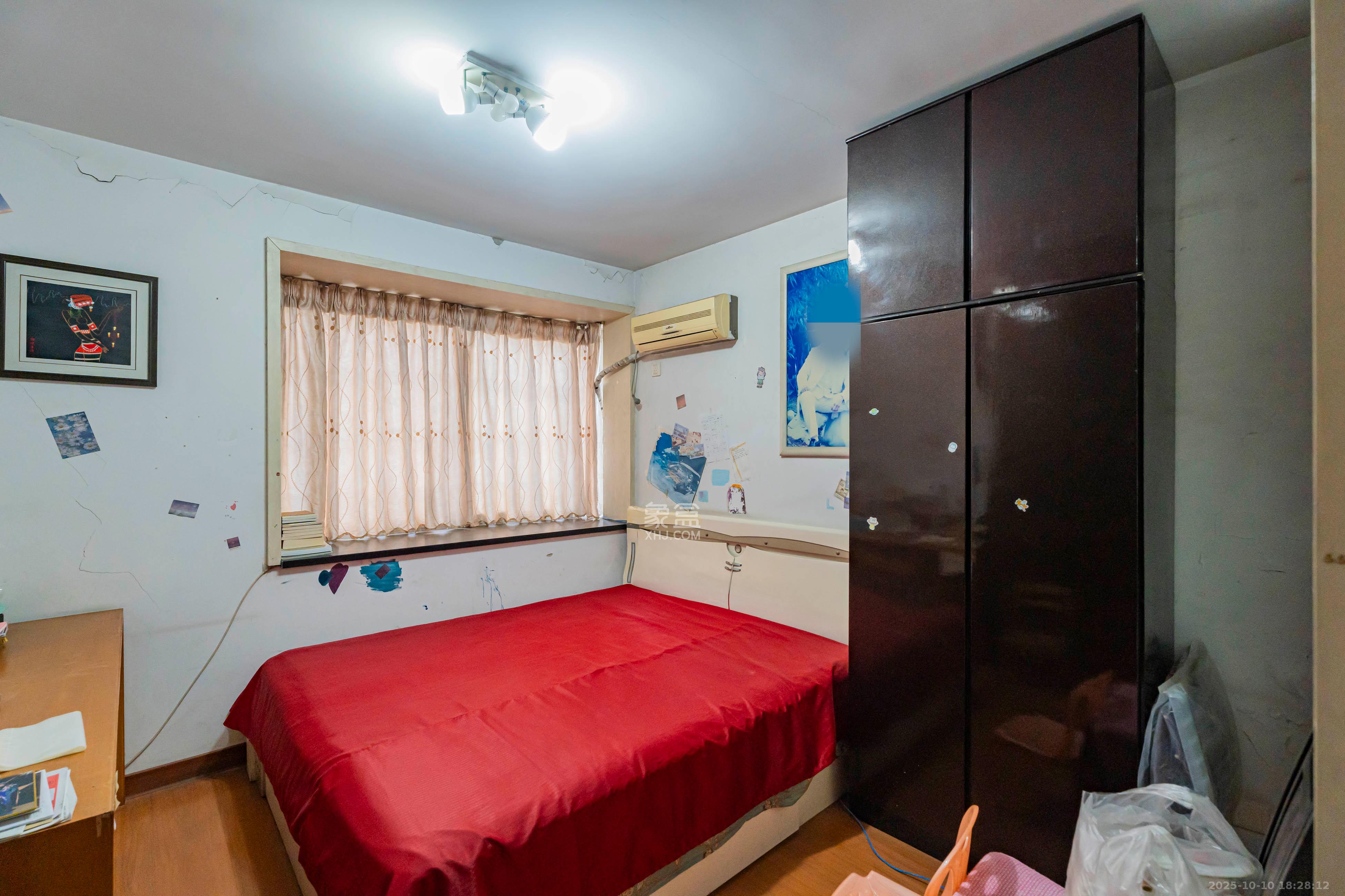 金帆小区  4室2厅2卫    79.0万 金帆小区  4室2厅2卫    79.0万卧室