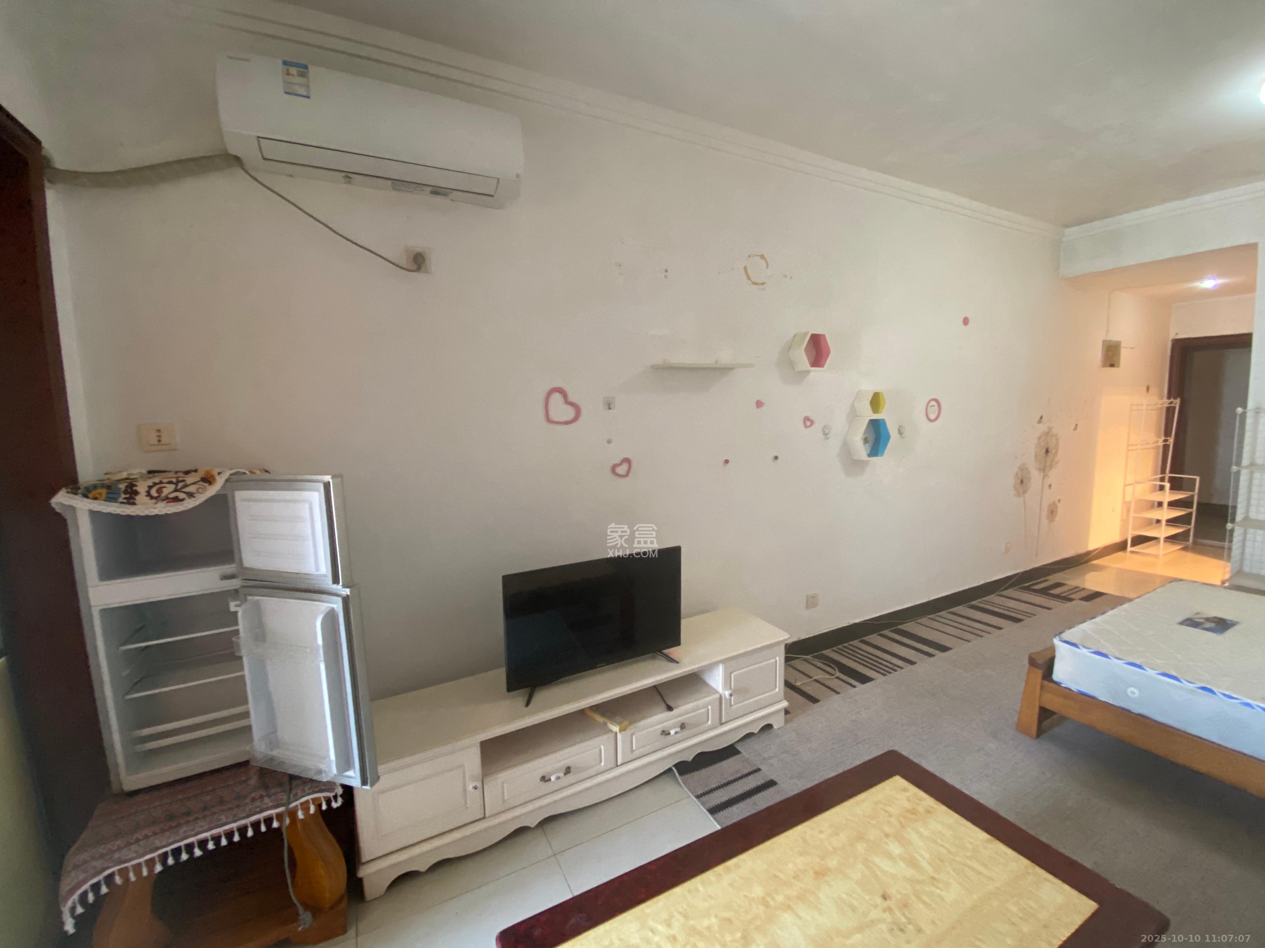 明城公寓  1室1厅1卫    1000.0元/月室内图