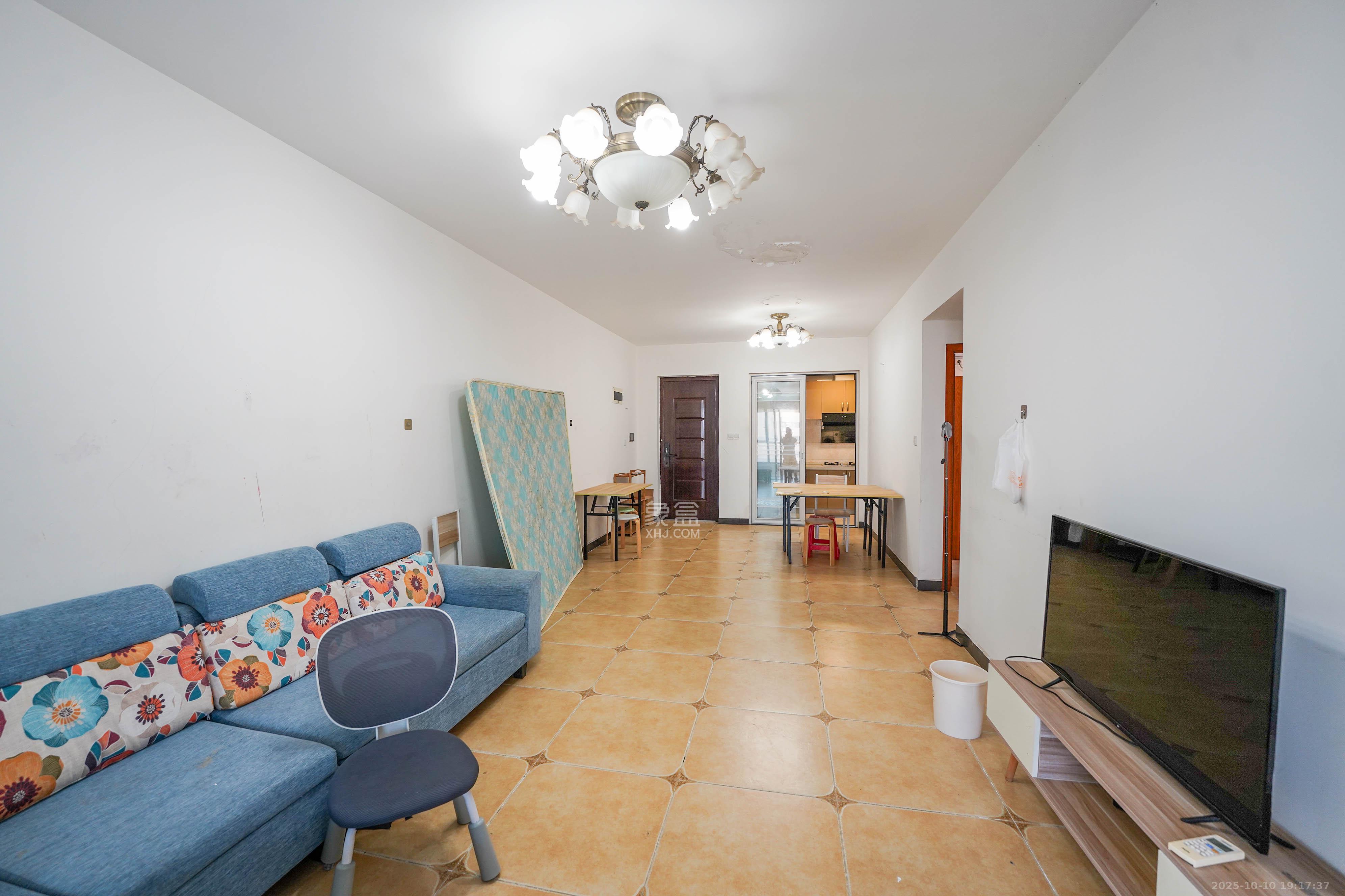 汇金城/嘉华城（二期、三期）  3室2厅2卫    118.0万客厅