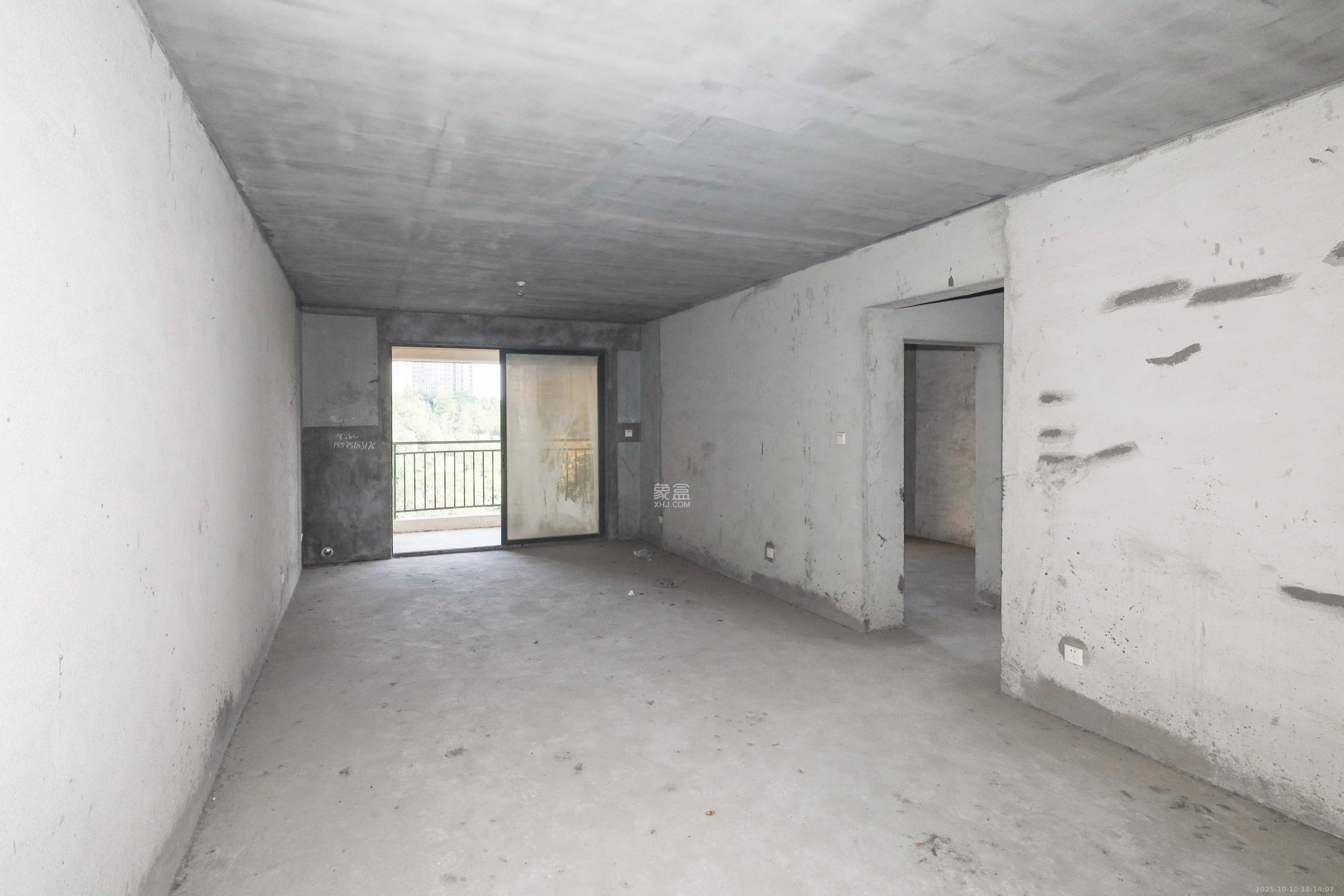 保利麓谷林语C区 3室2厅1卫 85.0万 保利麓谷林语C区 3室2厅1卫 85.0万客厅