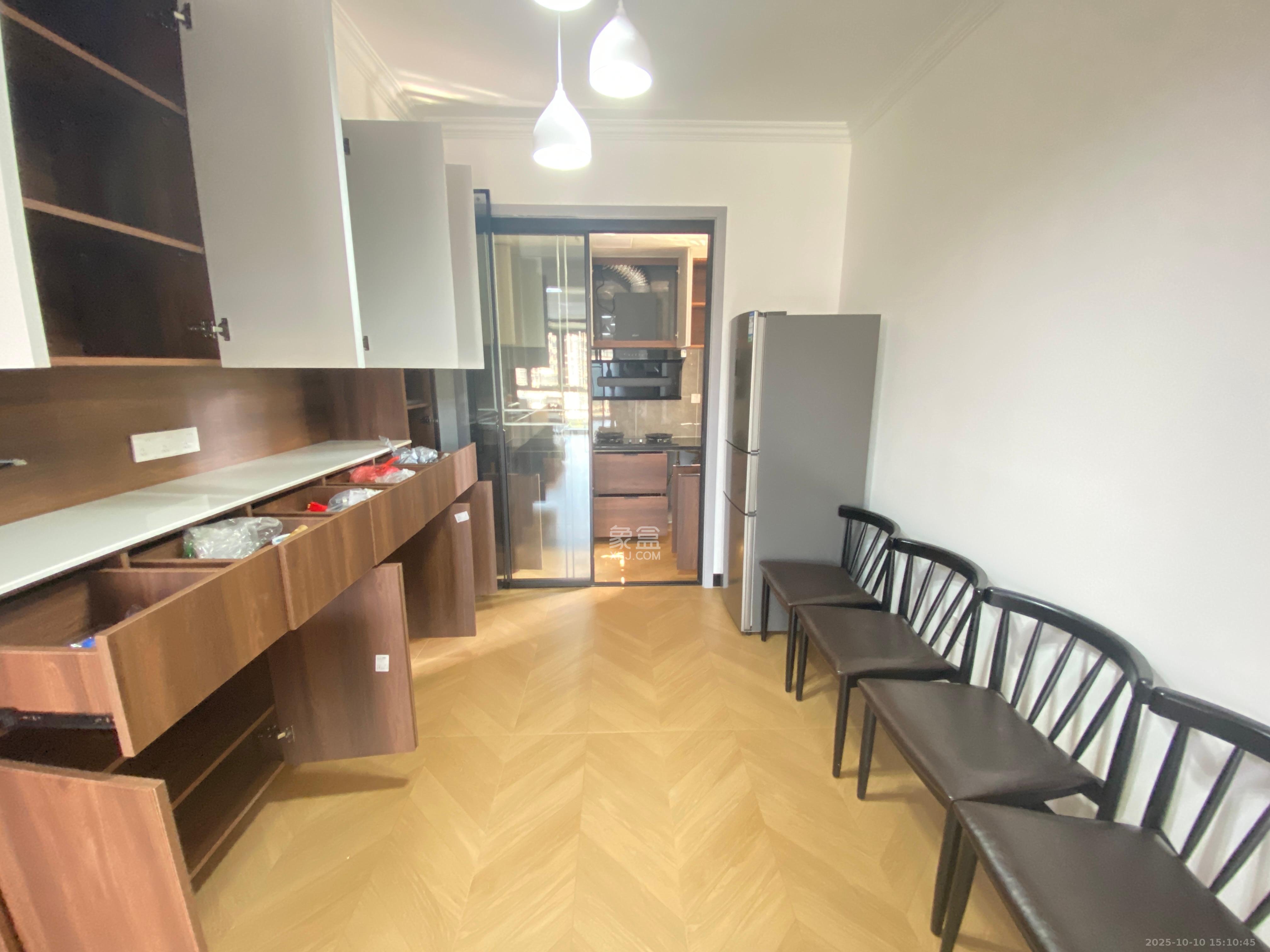 岭福家苑(天心佳苑) 3室2厅2卫 3300.0元/月 岭福家苑(天心佳苑) 3室2厅2卫 3300.0元/月室内图