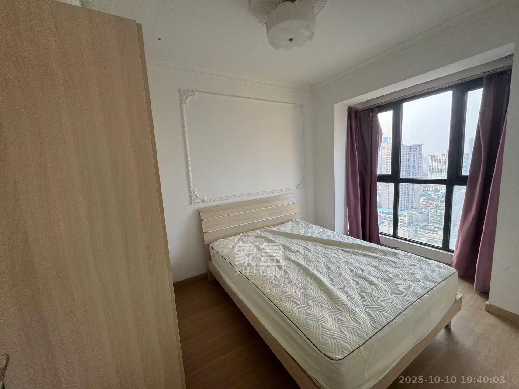 中天广场  1室1厅1卫    2000.0元/月室内图