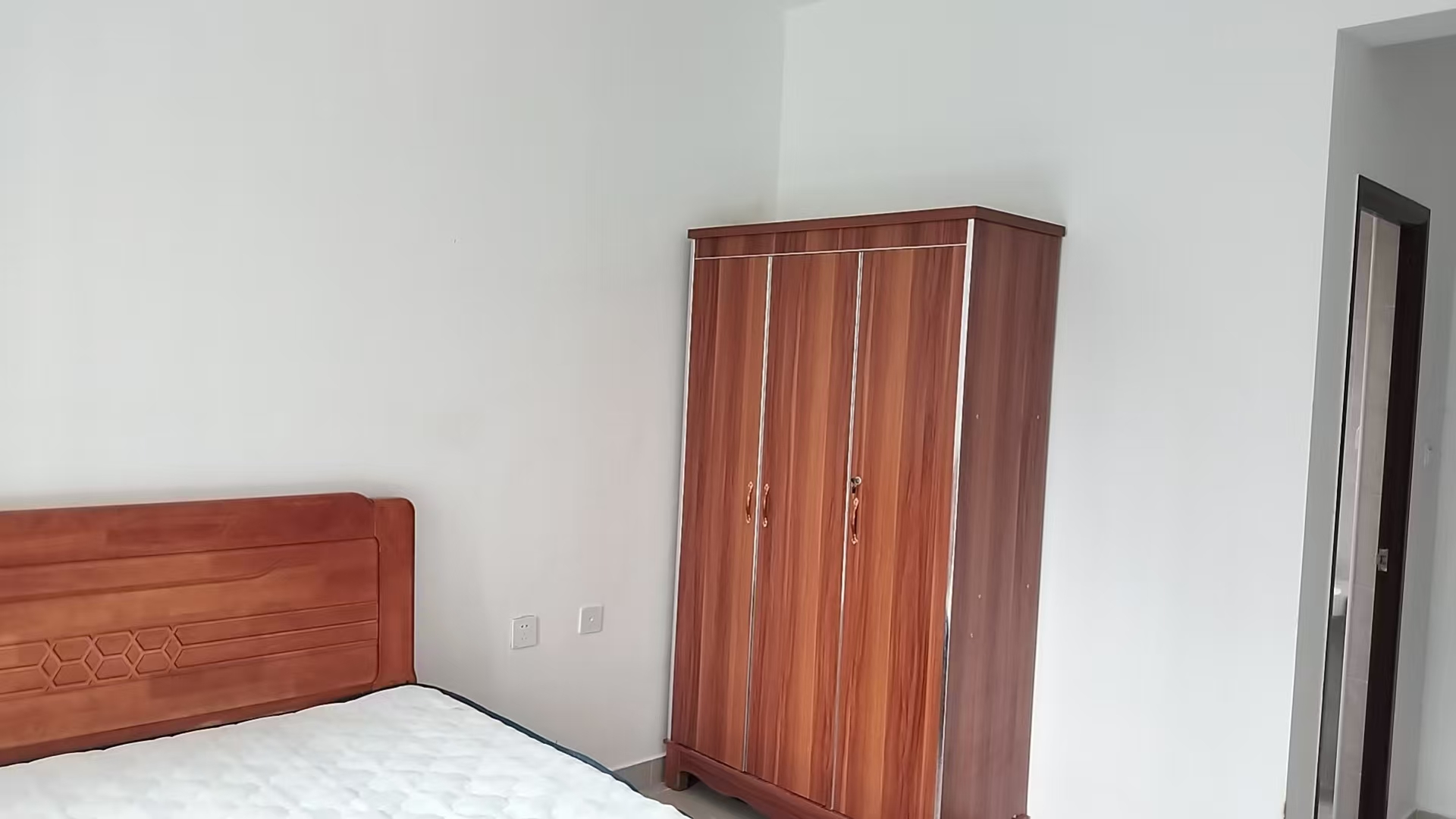 龙岐雅苑  3室2厅2卫    2900.0元/月 龙岐雅苑  3室2厅2卫    2900.0元/月室内图