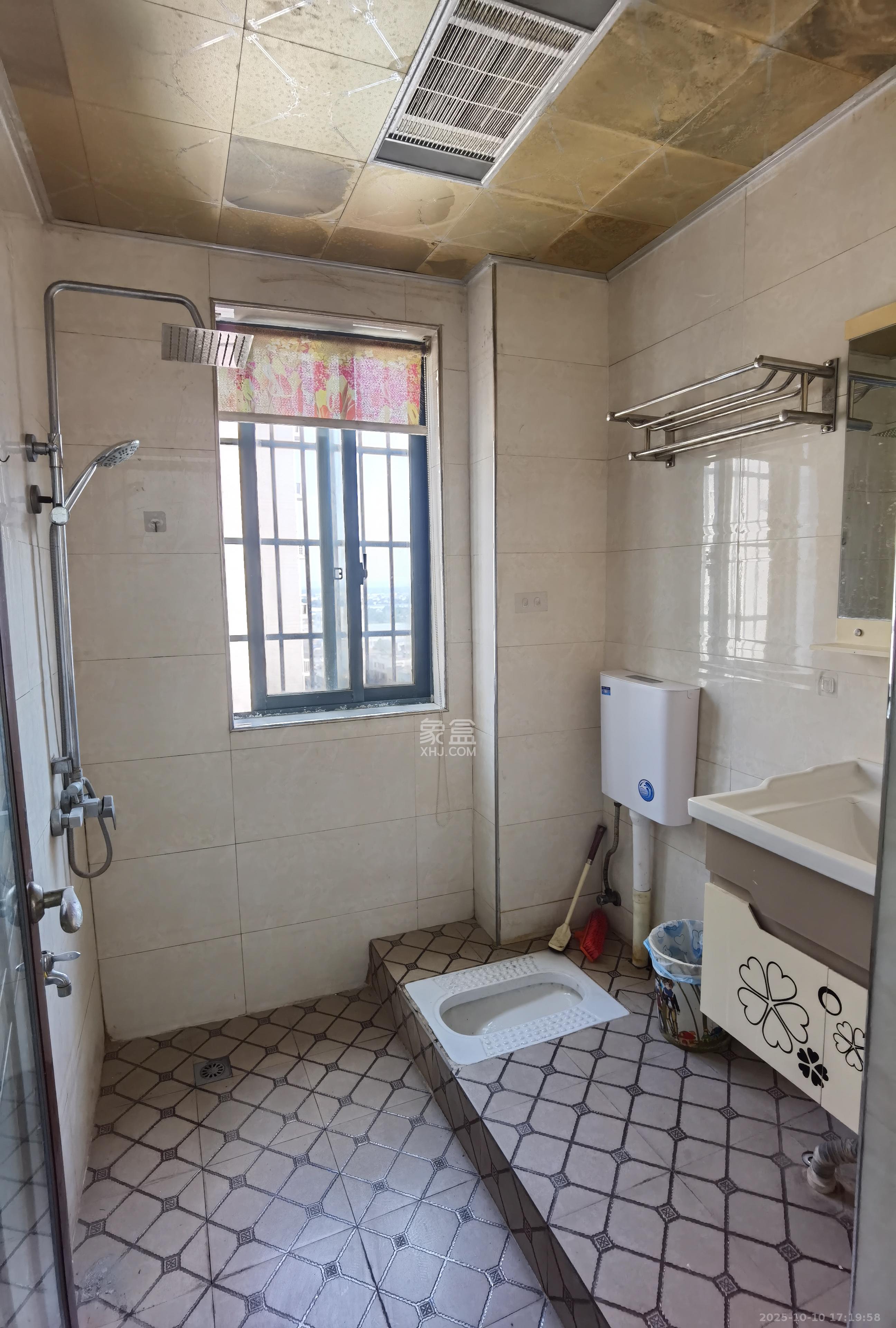 滨水名都  2室2厅1卫    1400.0元/月室内图