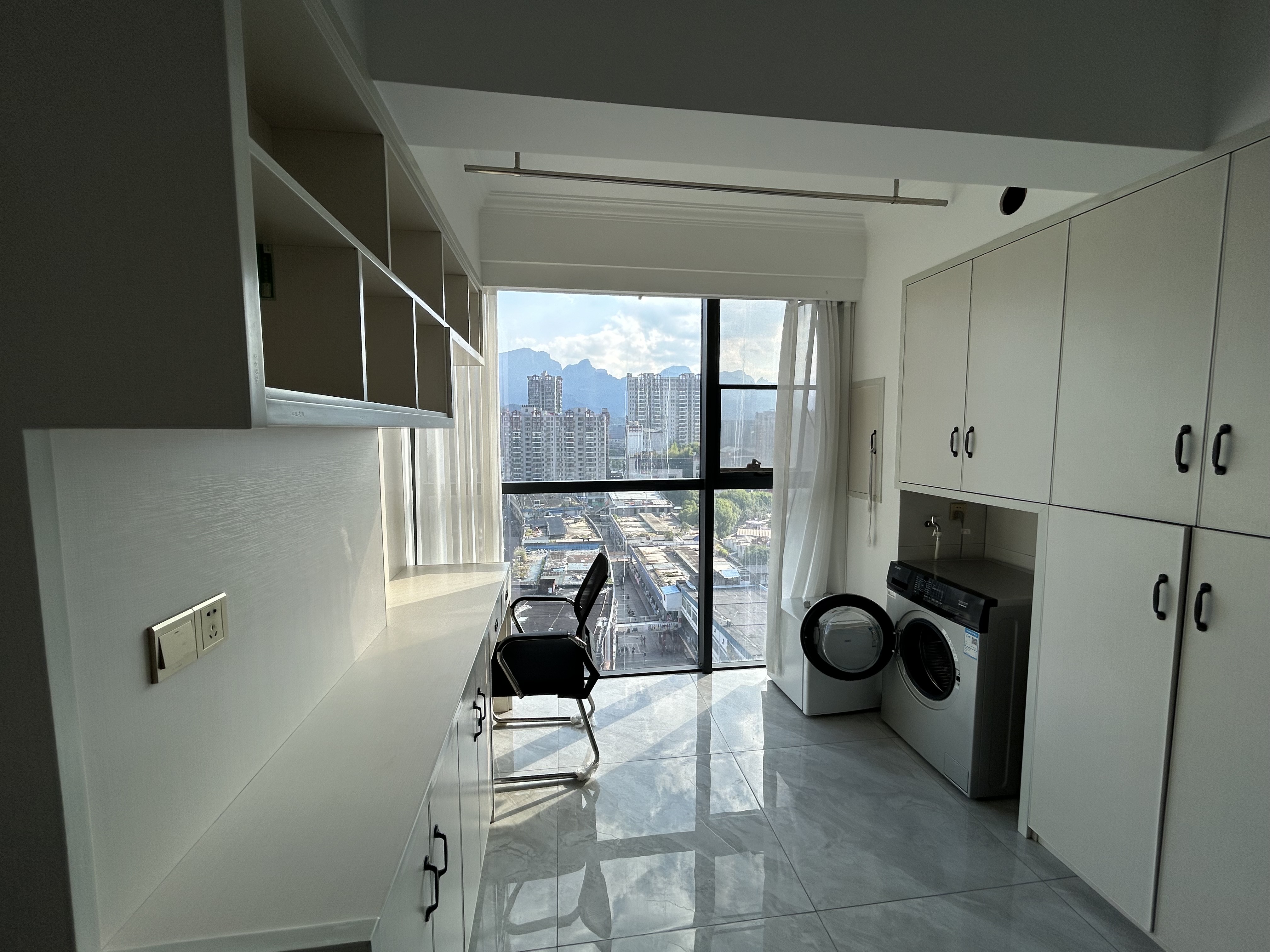 天门中央广场  1室1厅1卫    1200.0元/月室内图