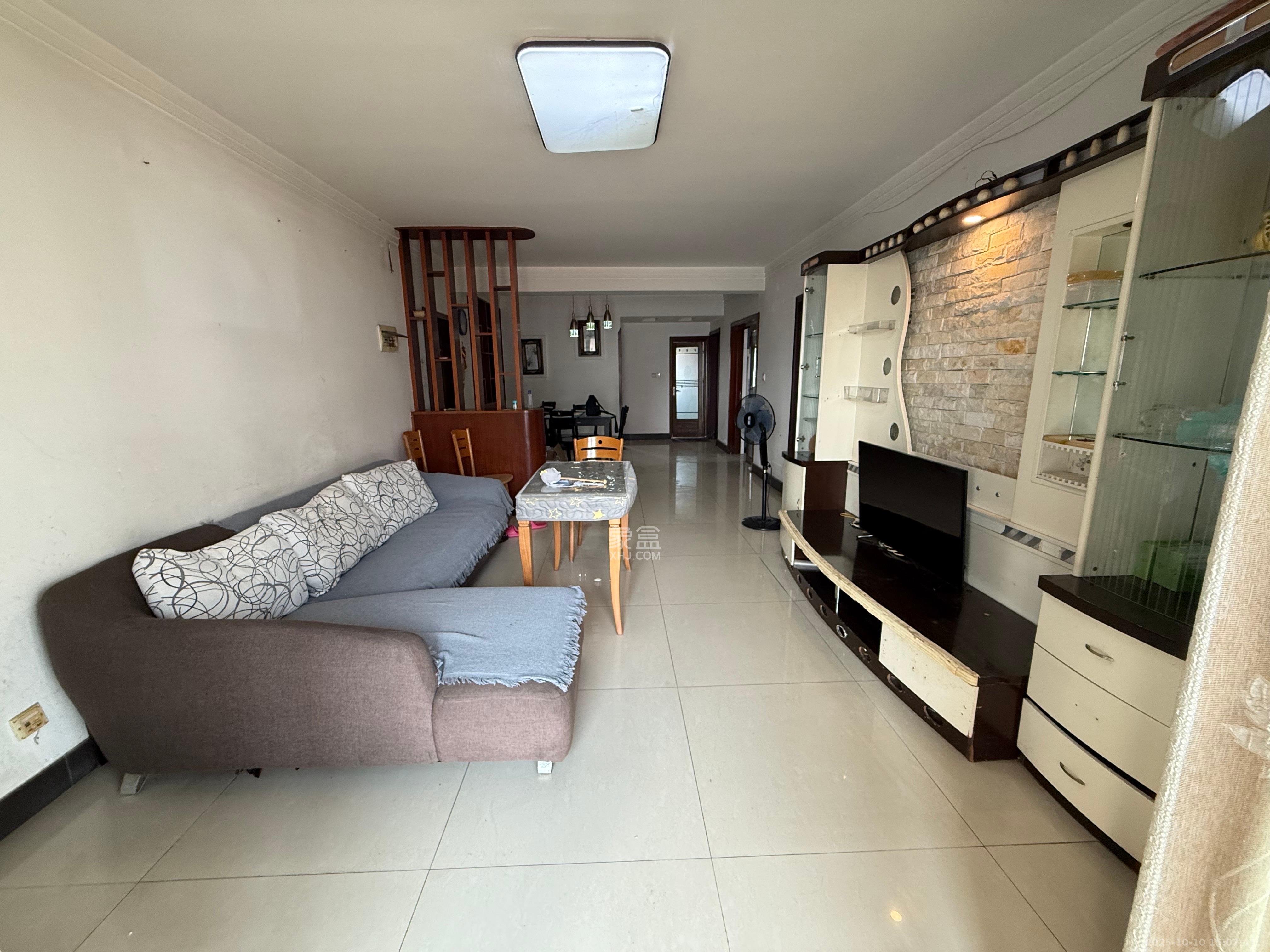 运通馨苑  1室0厅0卫    2400.0元/月