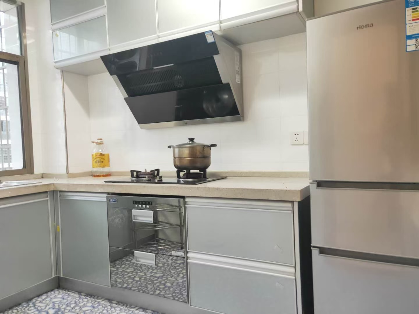 立新路散盘  3室2厅1卫    1500.0元/月 立新路散盘  3室2厅1卫    1500.0元/月室内图