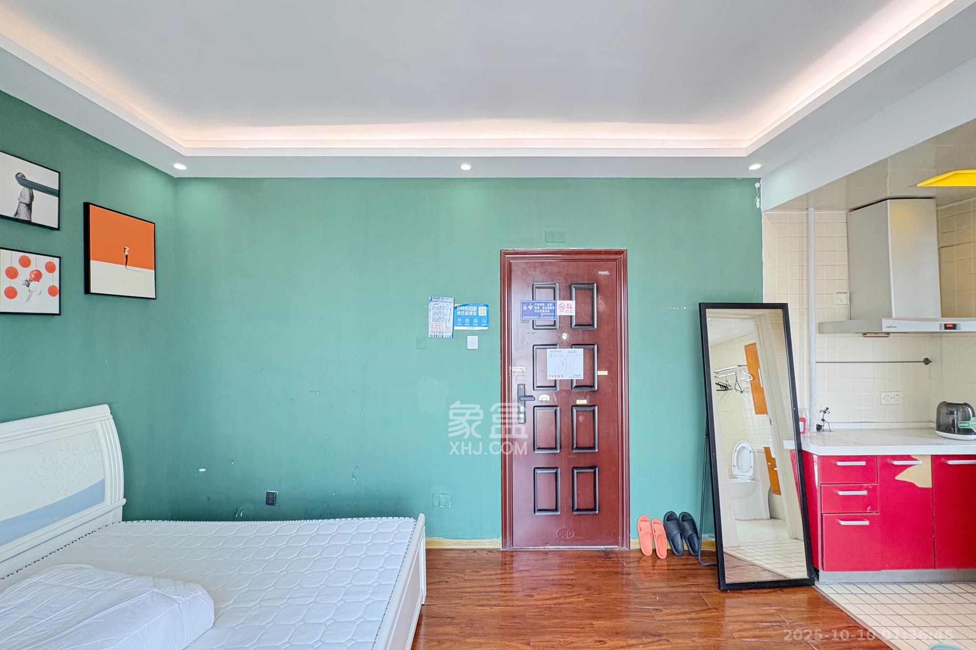 君临国际 1室1厅1卫 38.0万 君临国际 1室1厅1卫 38.0万客厅