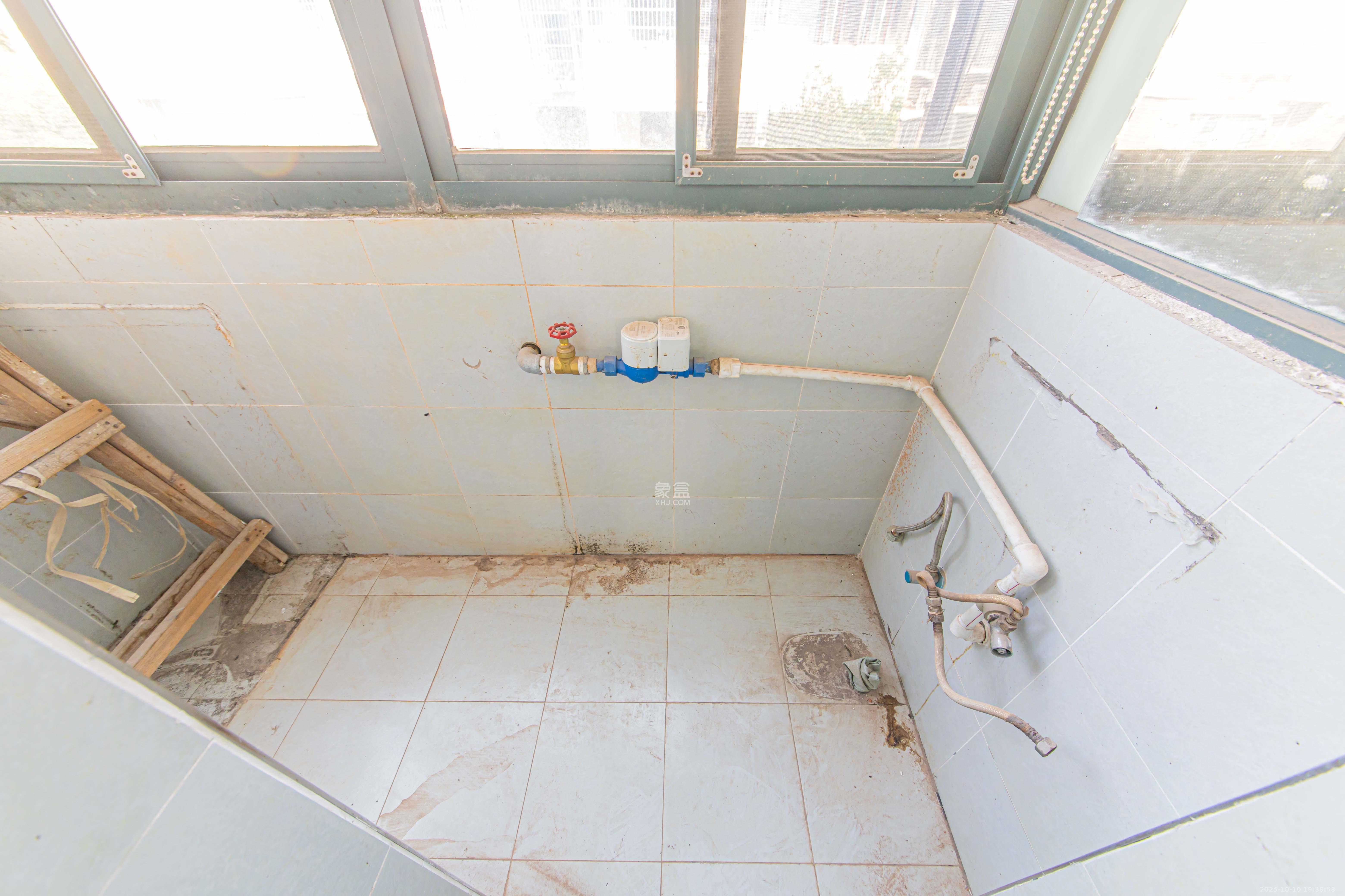 银桂苑  4室2厅2卫    126.0万厨房