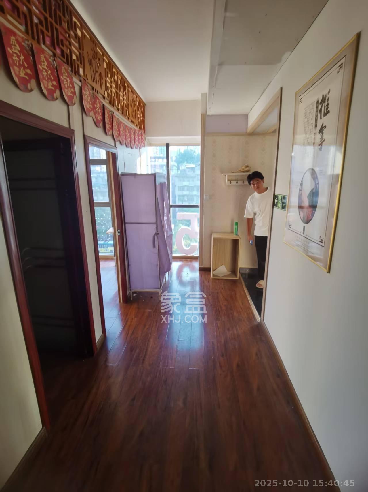 正旺国际铭城(正旺U公馆)  1室1厅1卫    1300.0元/月 正旺国际铭城(正旺U公馆)  1室1厅1卫    1300.0元/月室内图