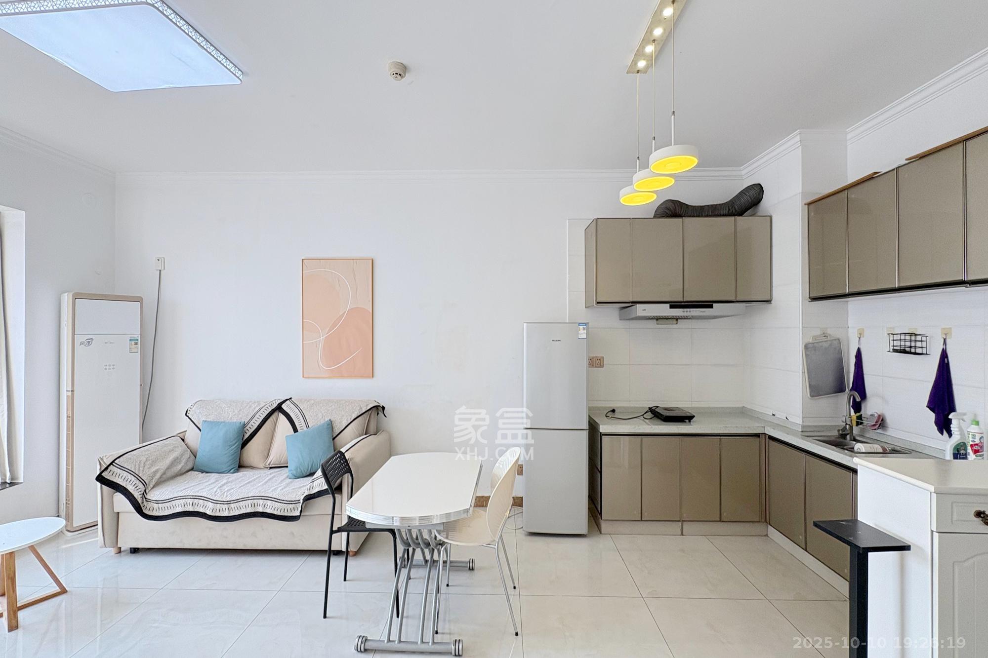 芙蓉同发  1室1厅1卫    52.0万卧室