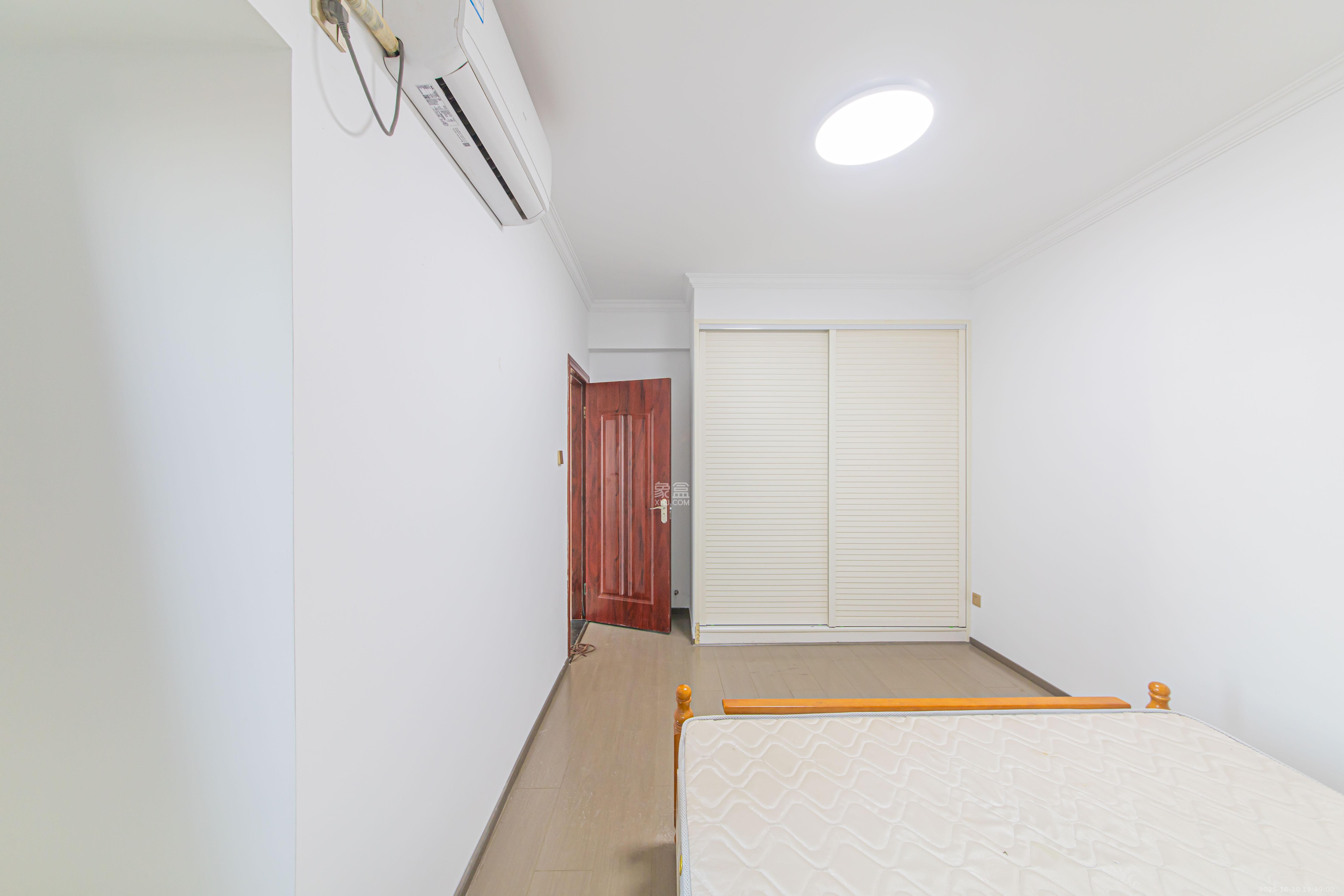 中信文化广场（中信新城二期）  2室2厅1卫    65.8万卧室