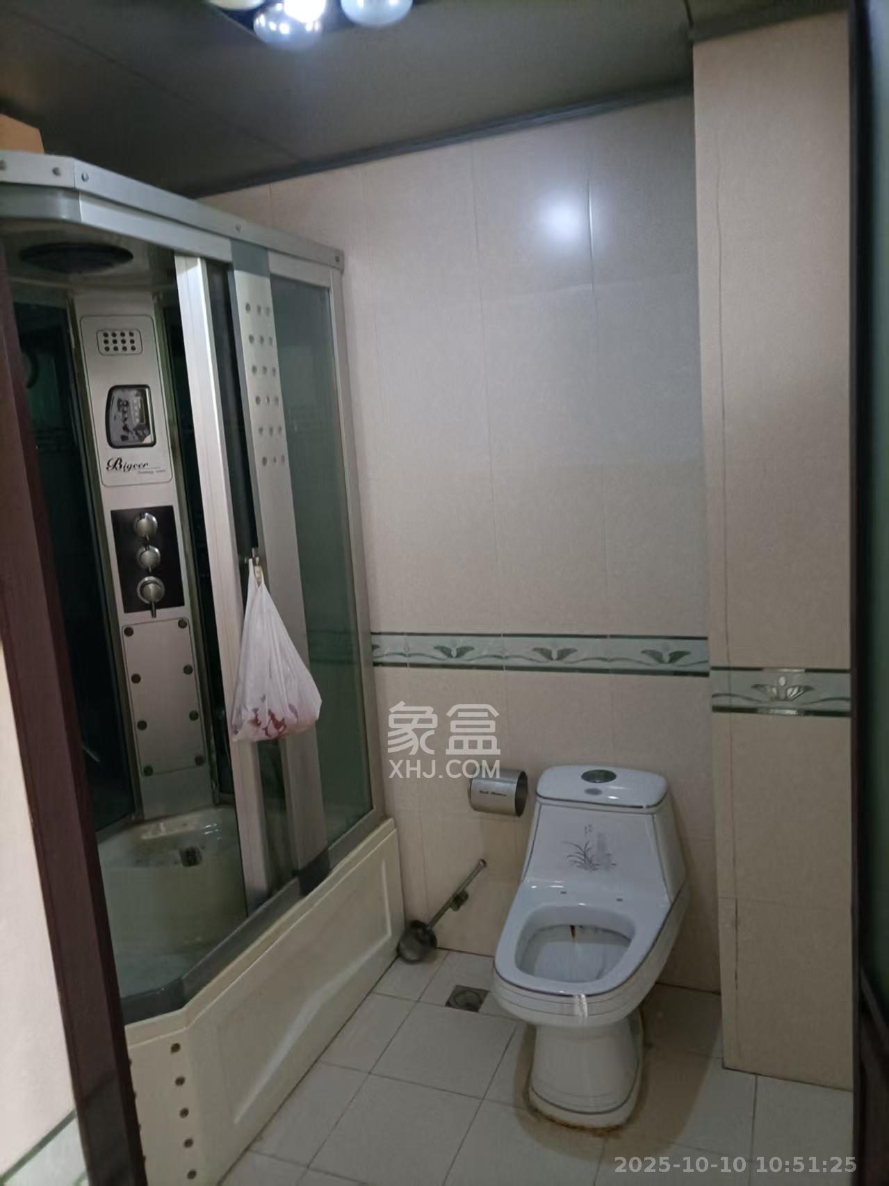 中星苑 4室2厅2卫 2300.0元/月 中星苑 4室2厅2卫 2300.0元/月室内图