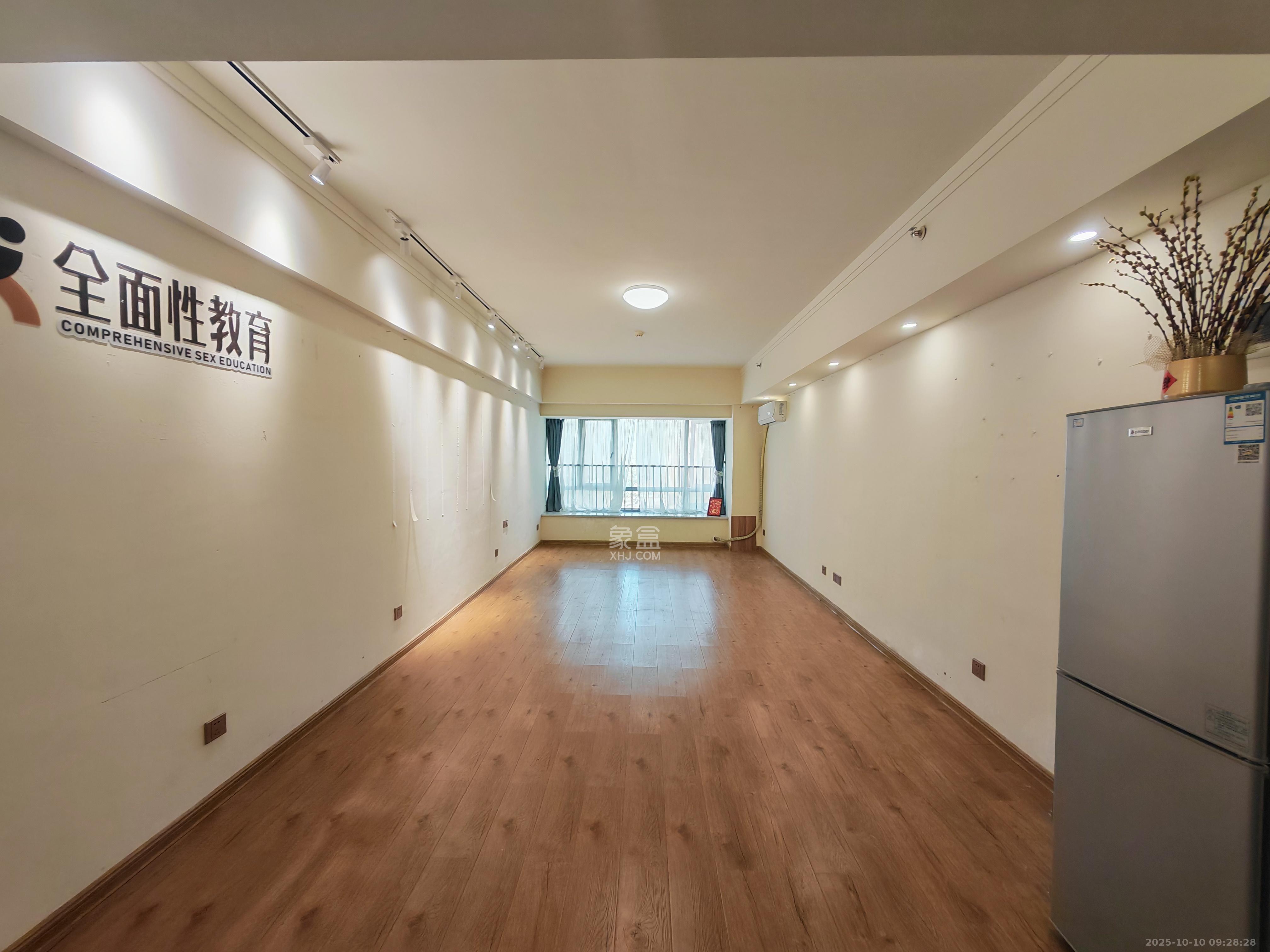 中交广场公寓 1室1厅1卫 1900.0元/月 中交广场公寓 1室1厅1卫 1900.0元/月室内图