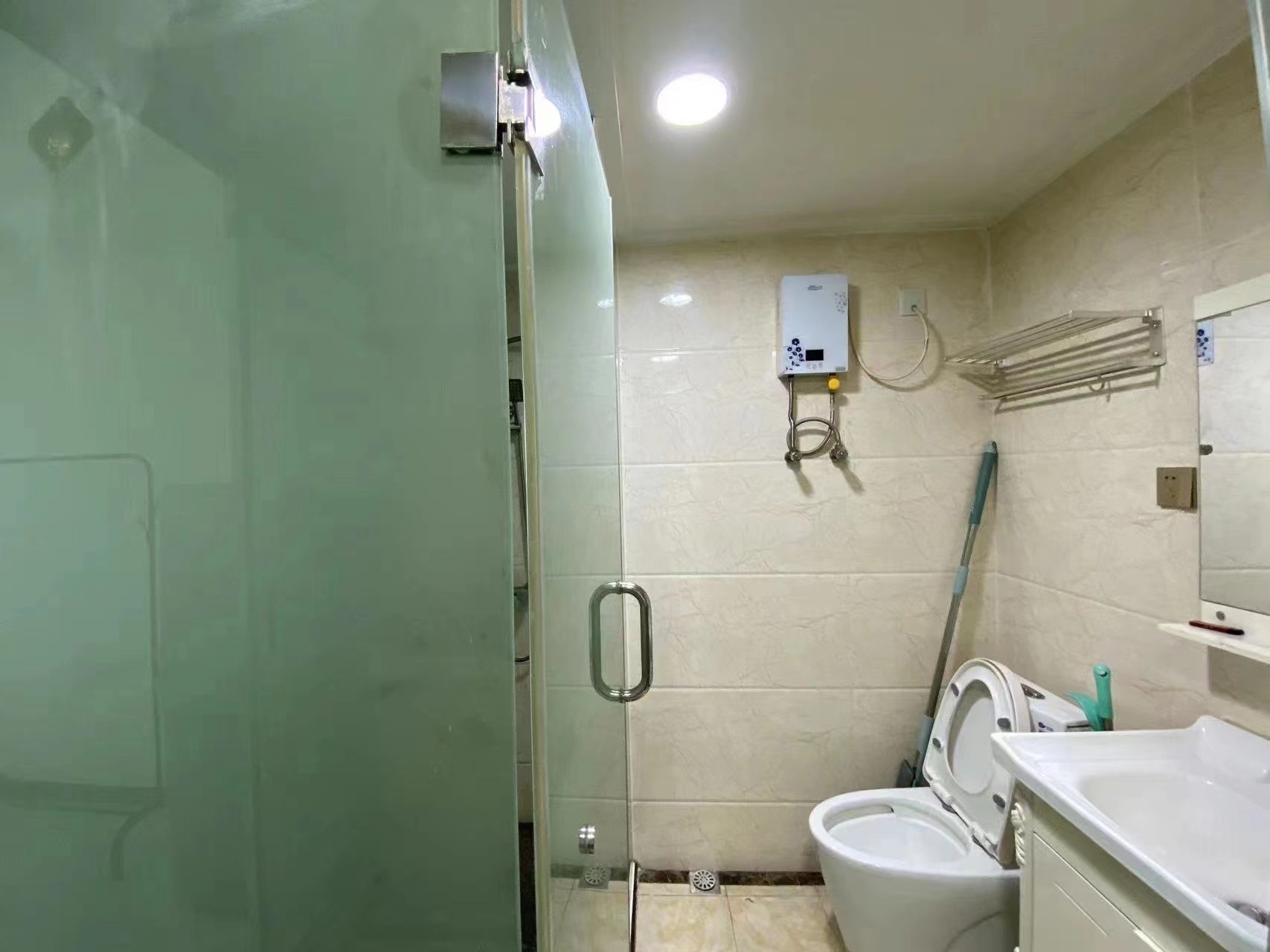 华山大厦（华山国际）  1室1厅1卫    1400.0元/月室内图