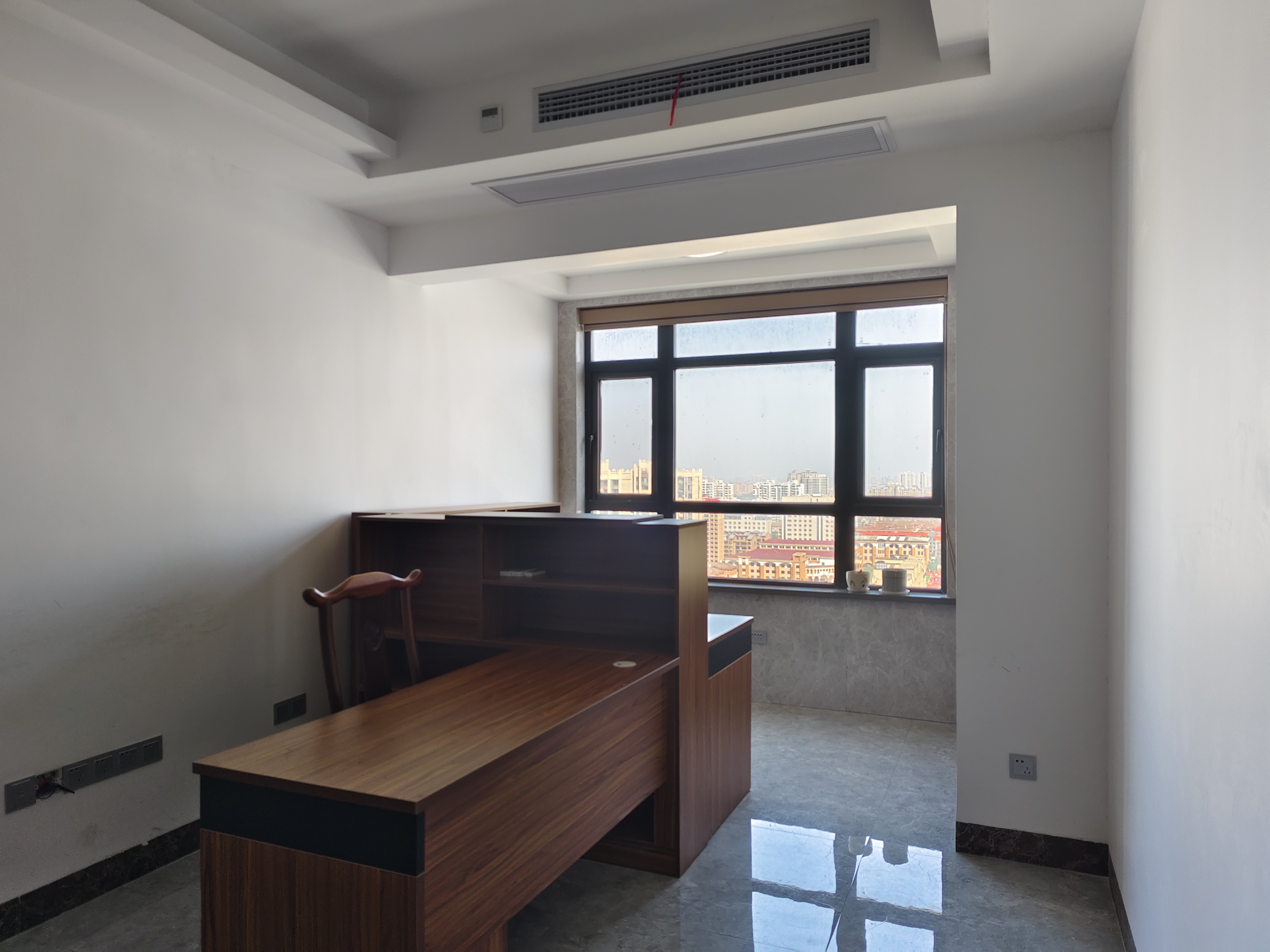 湘运大厦 4室2厅1卫 3500.0元/月 湘运大厦 4室2厅1卫 3500.0元/月室内图