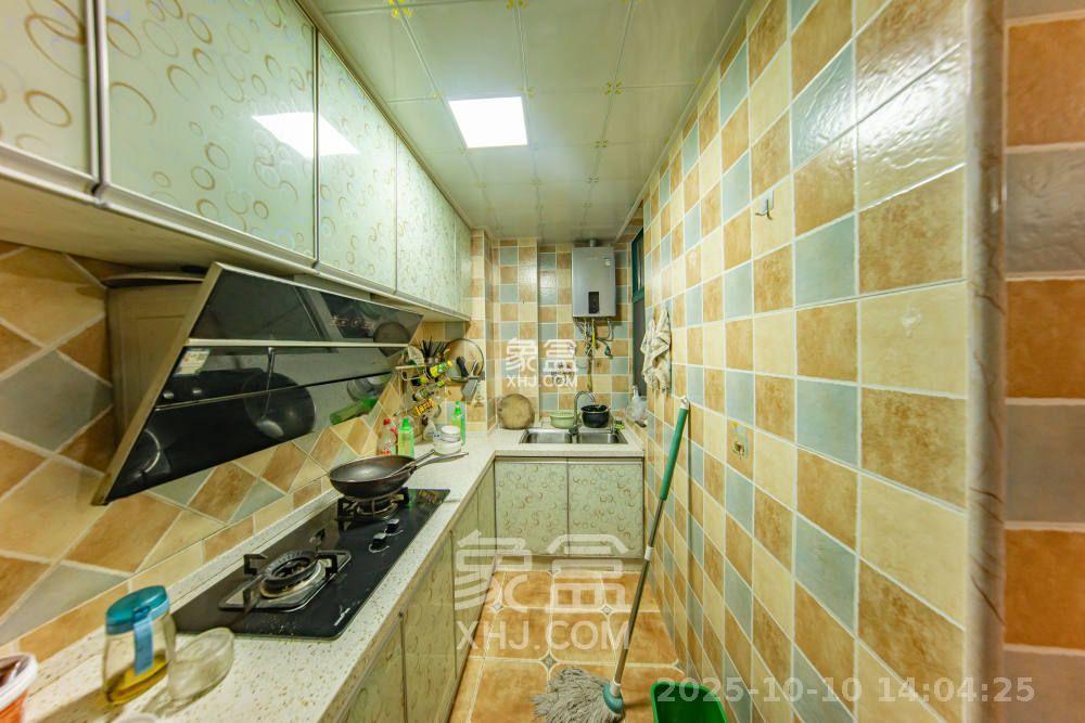 洋湖时代  3室2厅1卫    2300.0元/月 洋湖时代  3室2厅1卫    2300.0元/月室内图