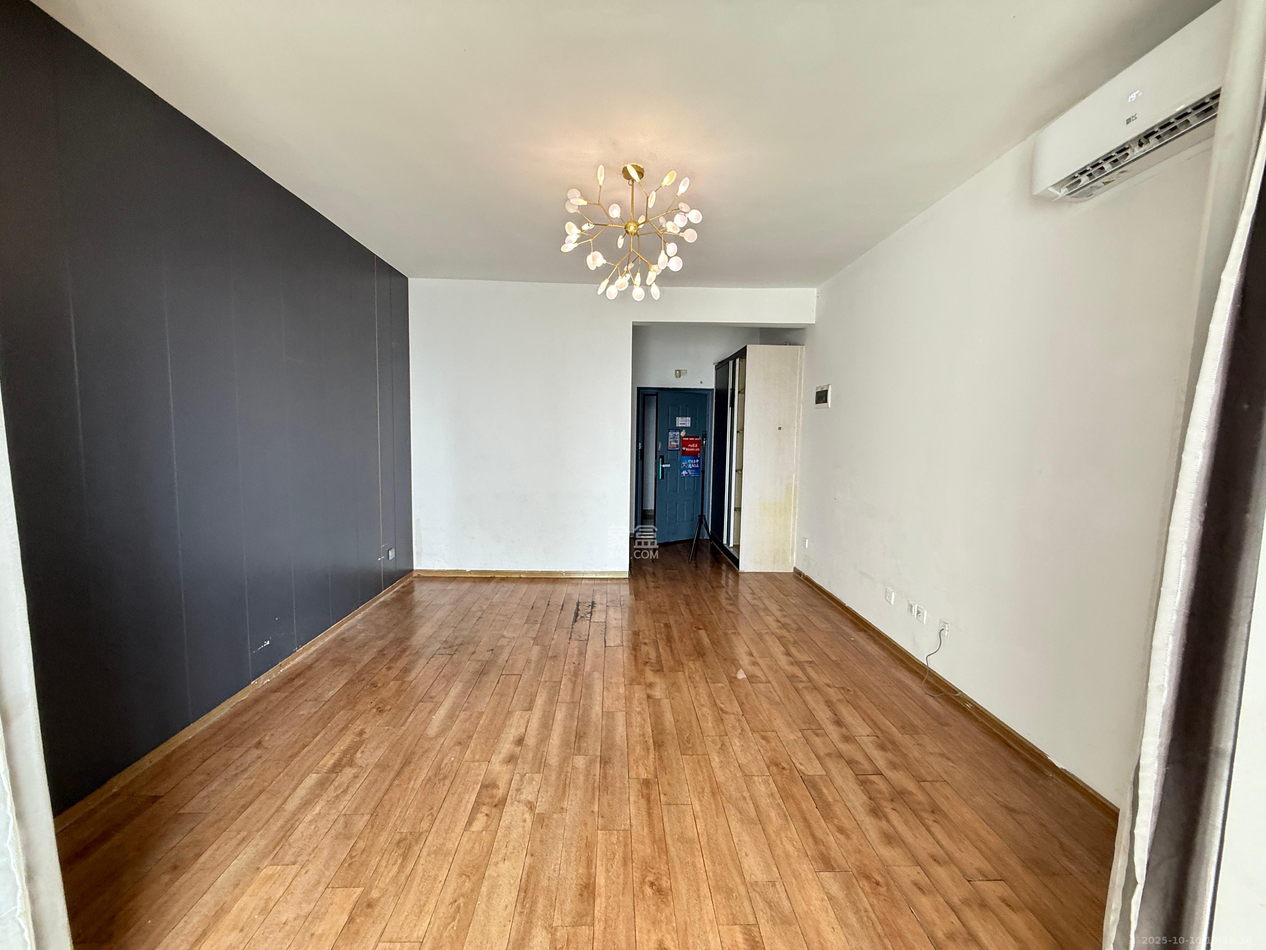 君临国际  1室1厅1卫    1900.0元/月室内图