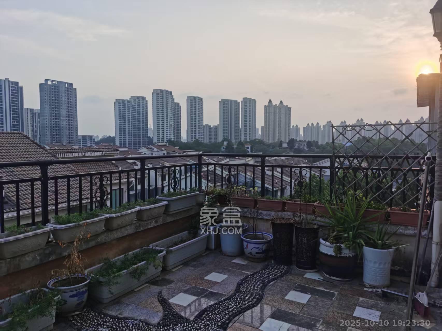 美林水郡  3室2厅2卫    2200.0元/月室内图